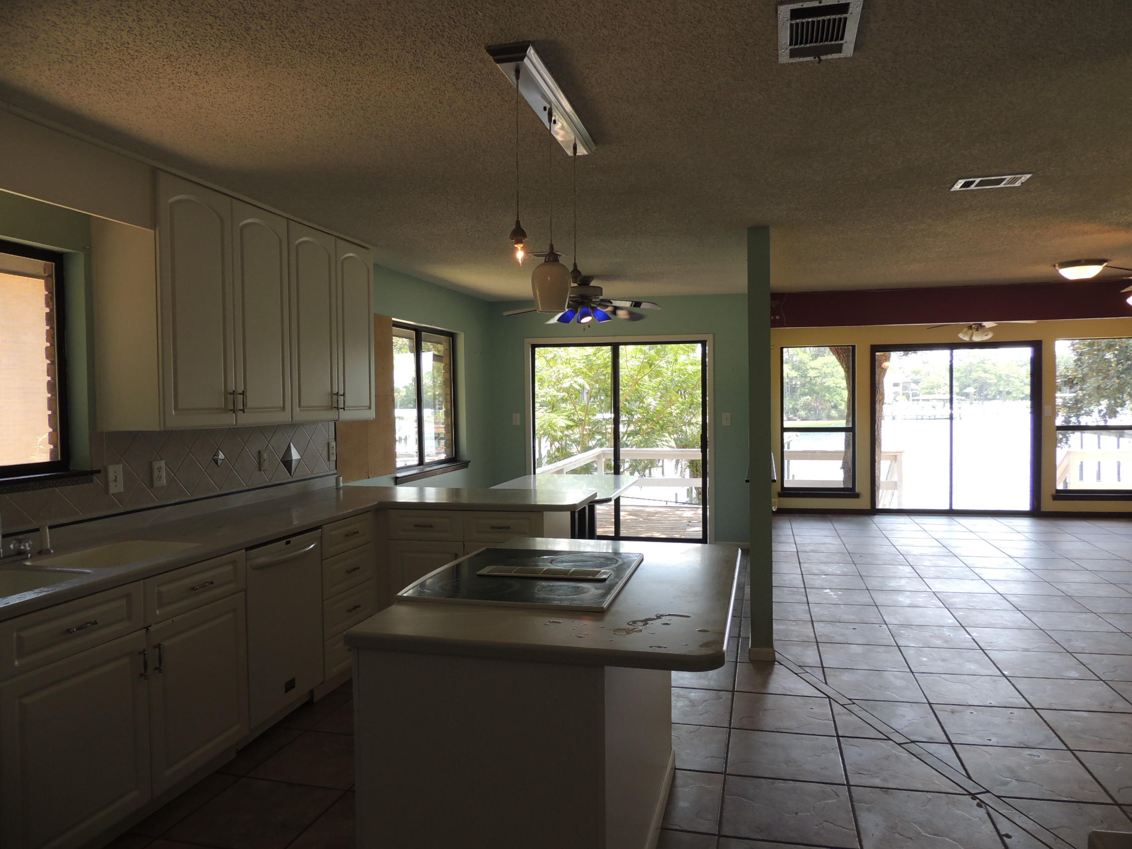 WOODLAND SHORES - Residential