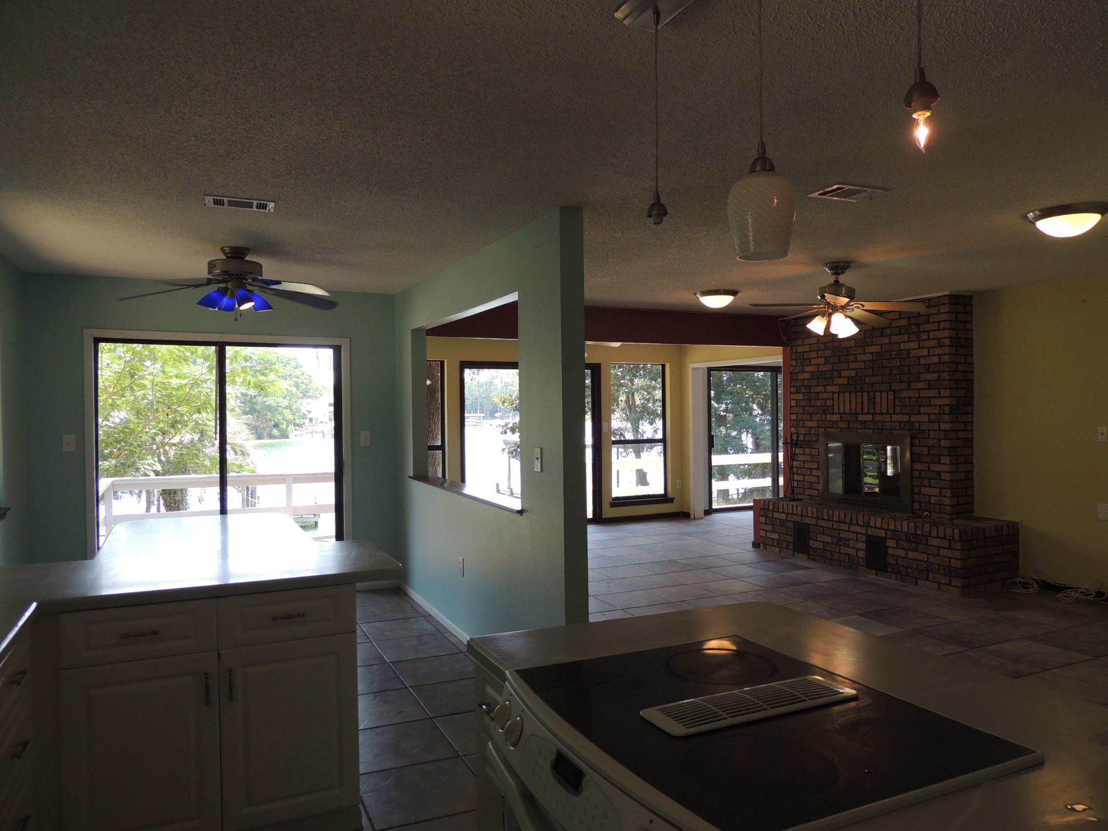 WOODLAND SHORES - Residential