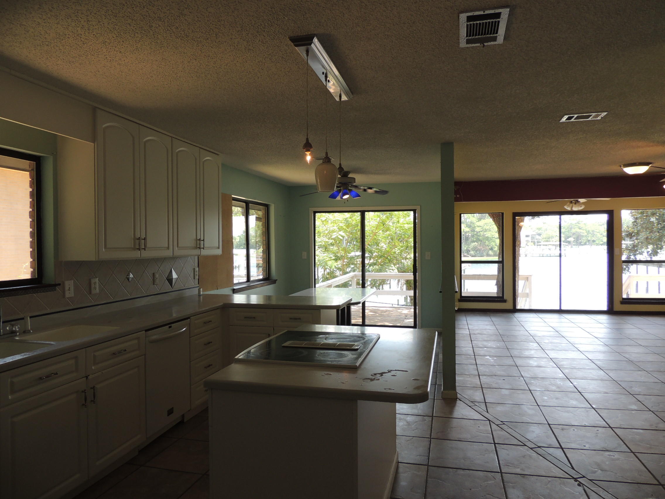 WOODLAND SHORES - Residential