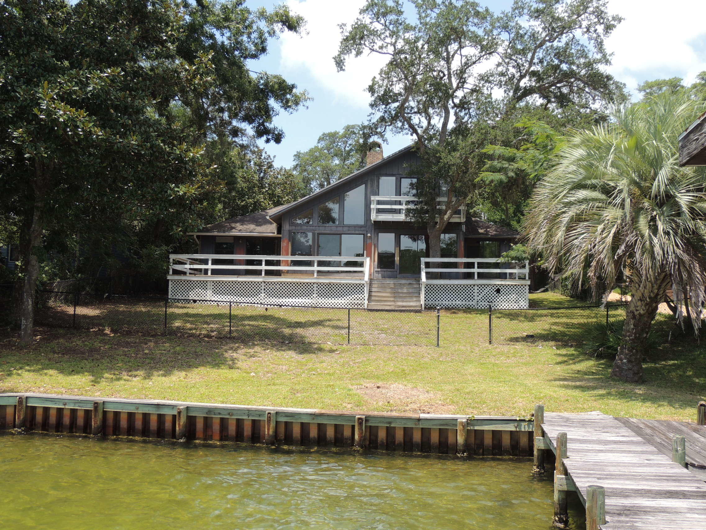 WOODLAND SHORES - Residential