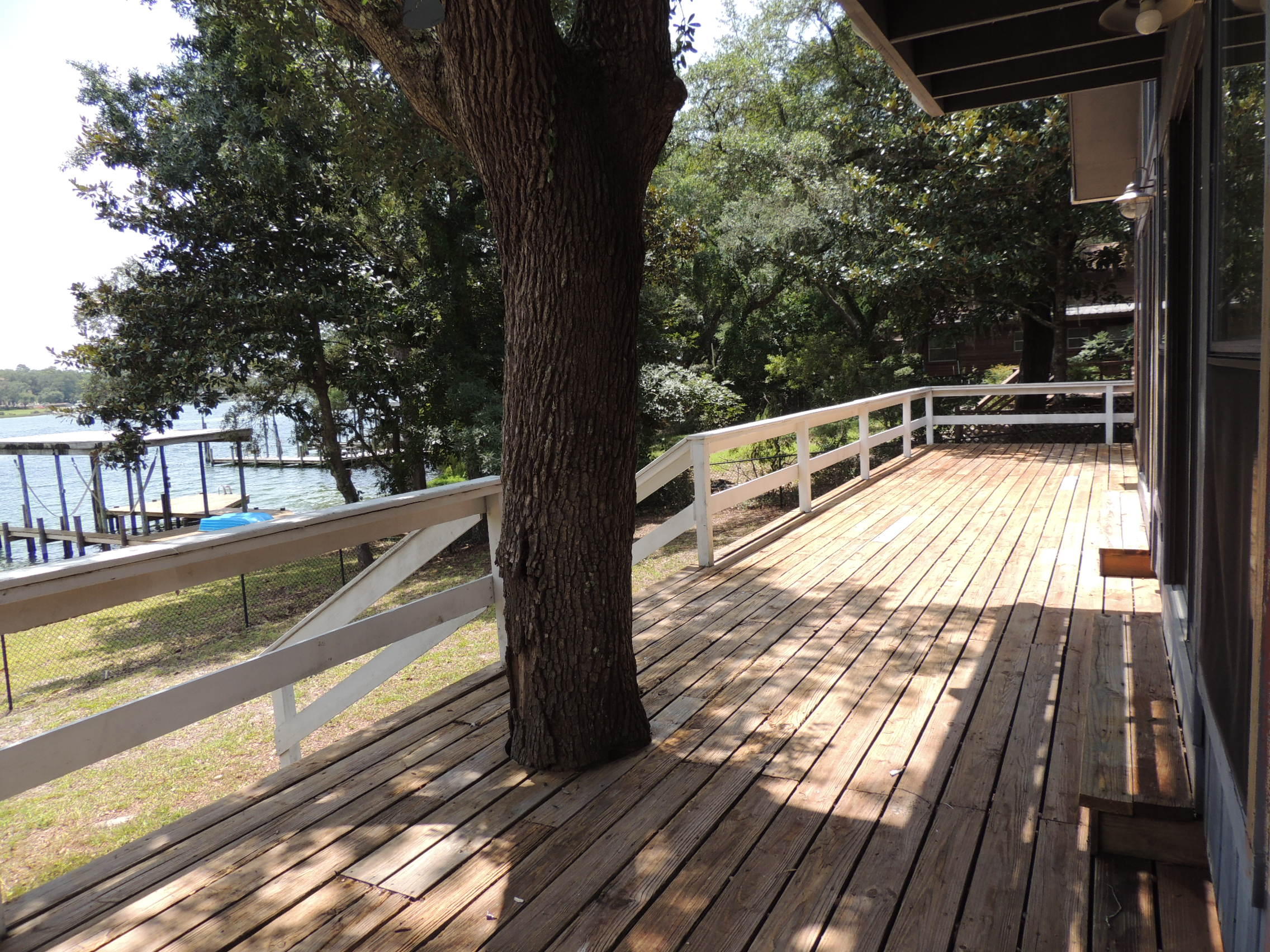 WOODLAND SHORES - Residential