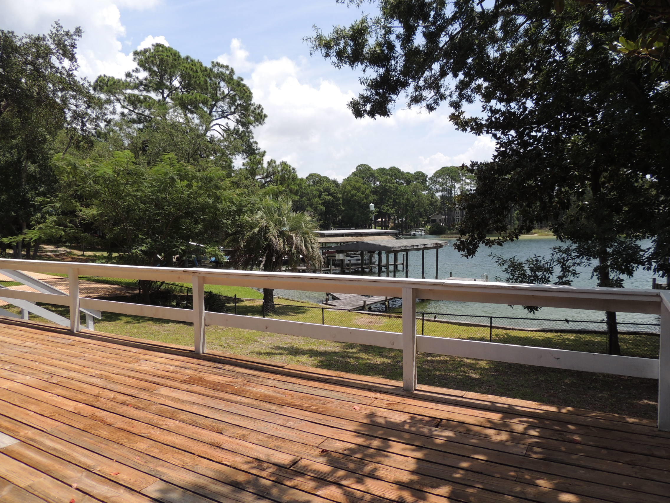 WOODLAND SHORES - Residential