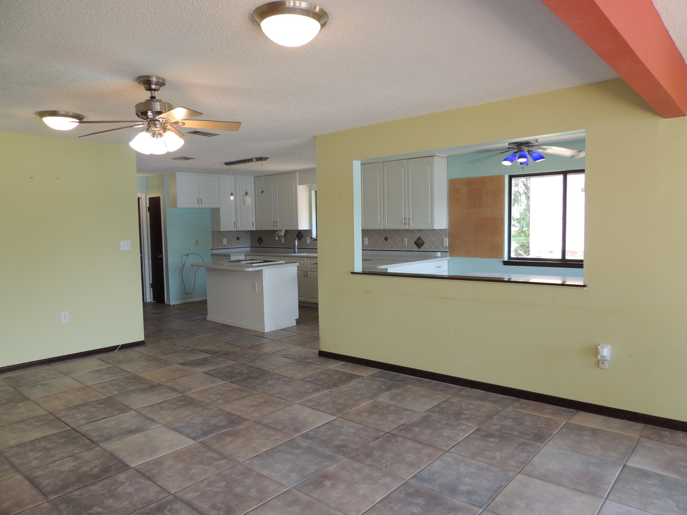 WOODLAND SHORES - Residential