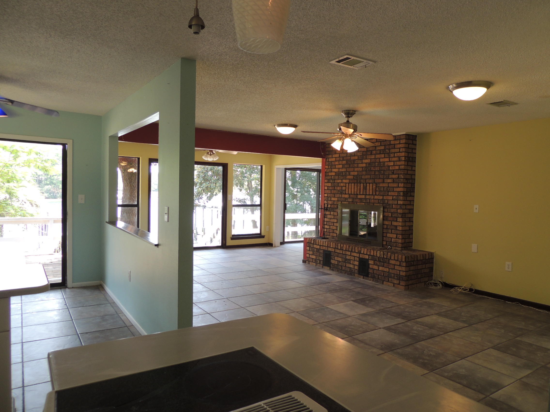 WOODLAND SHORES - Residential