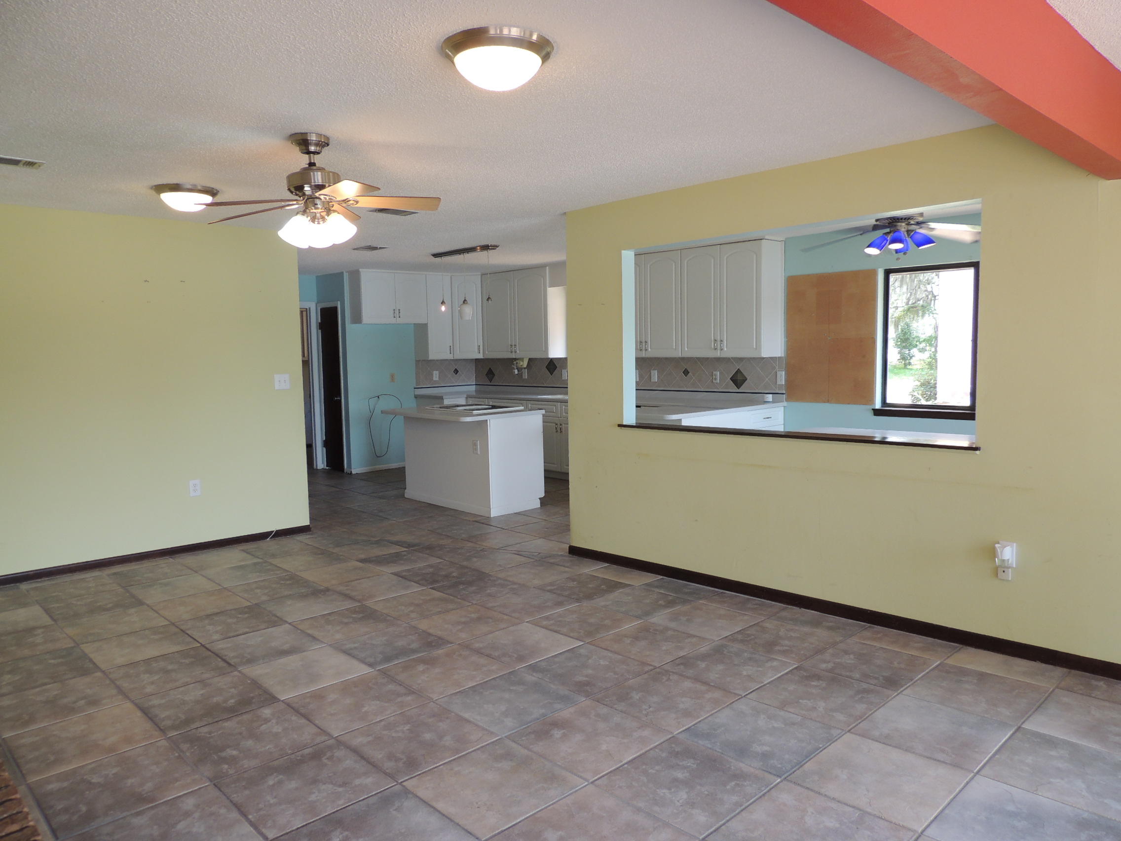 WOODLAND SHORES - Residential