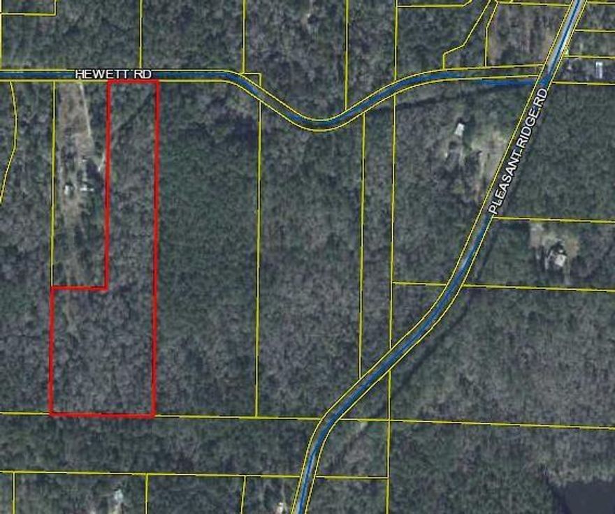 8.42 + or - acres of beautifully wooded property located conveniently, approximately 3.5 miles to DeFuniak Springs, FL, and 25 miles to the world's most beautiful beaches! Perfect location for wooded privacy, close to shopping, and 30 minutes to the beach.