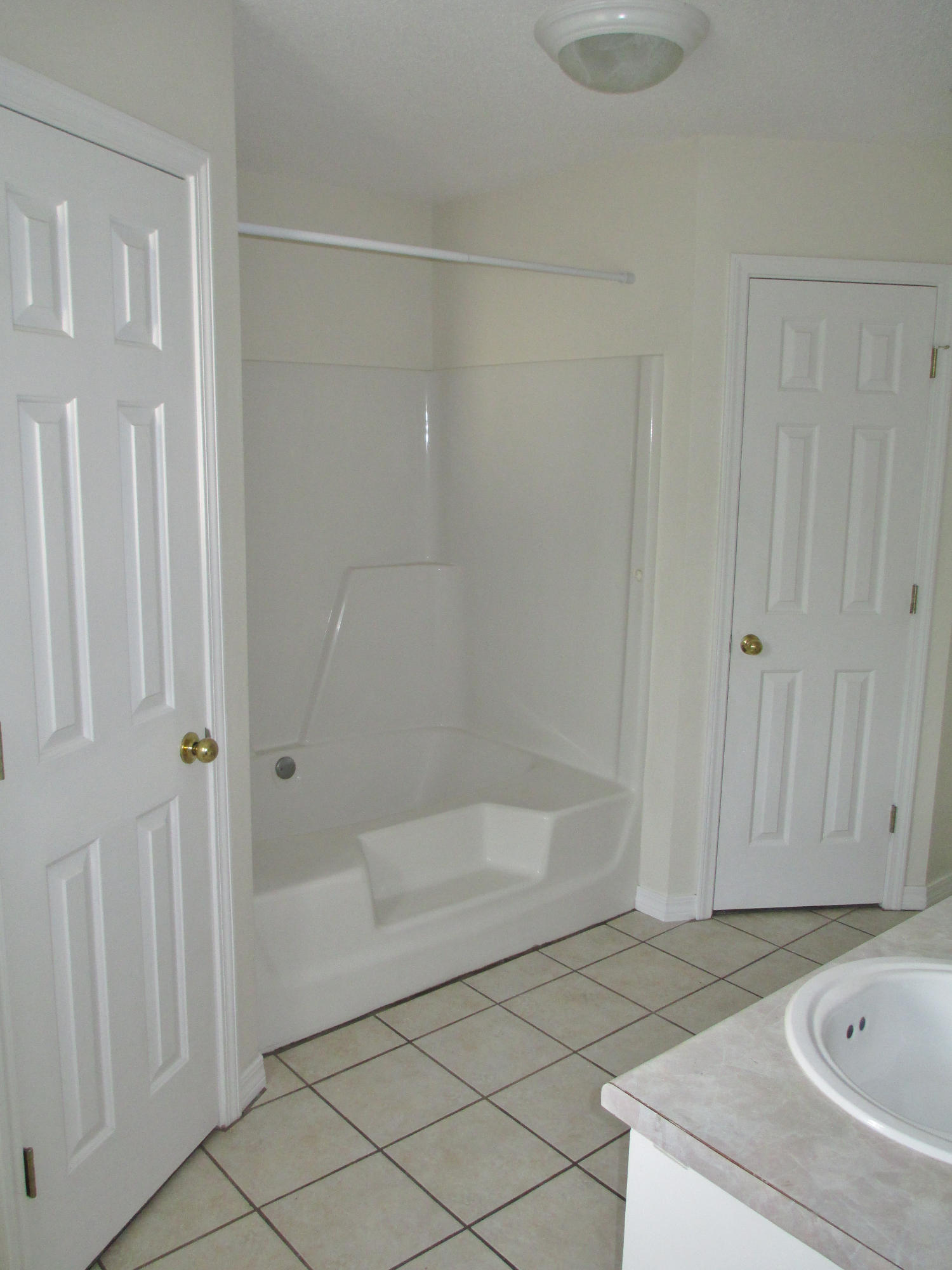 CHEROKEE BEND S/D PH 2 - Residential Lease