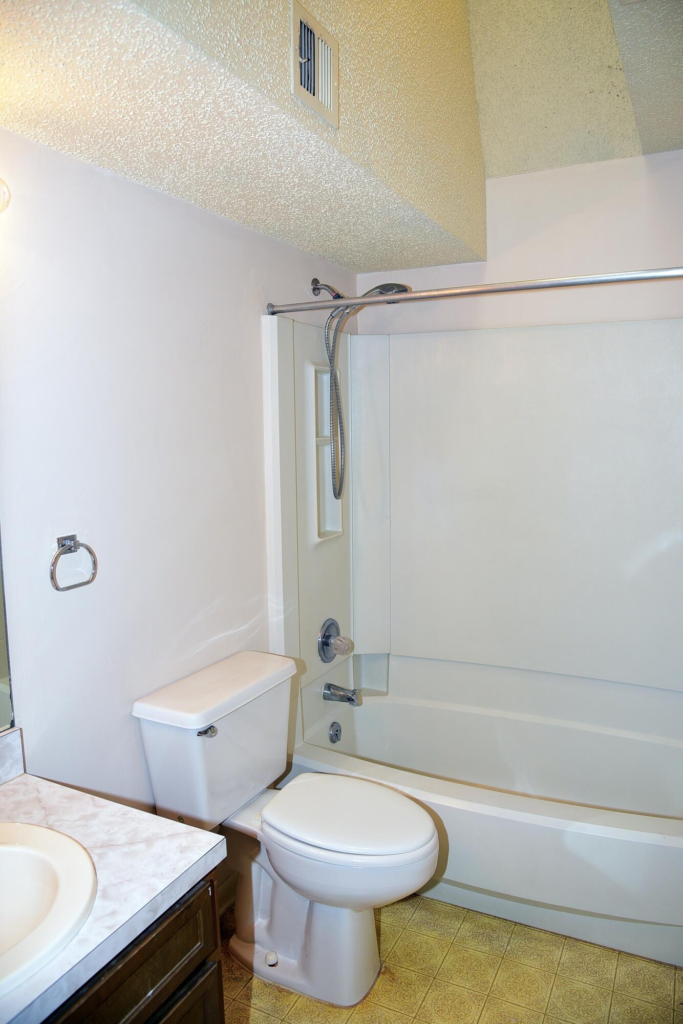 PORT DIXIE - Residential Lease