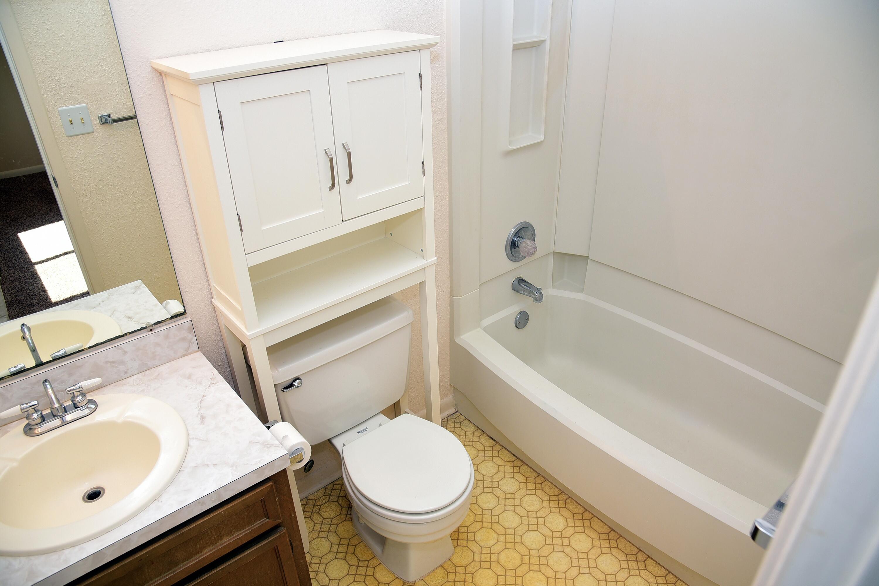 PORT DIXIE - Residential Lease