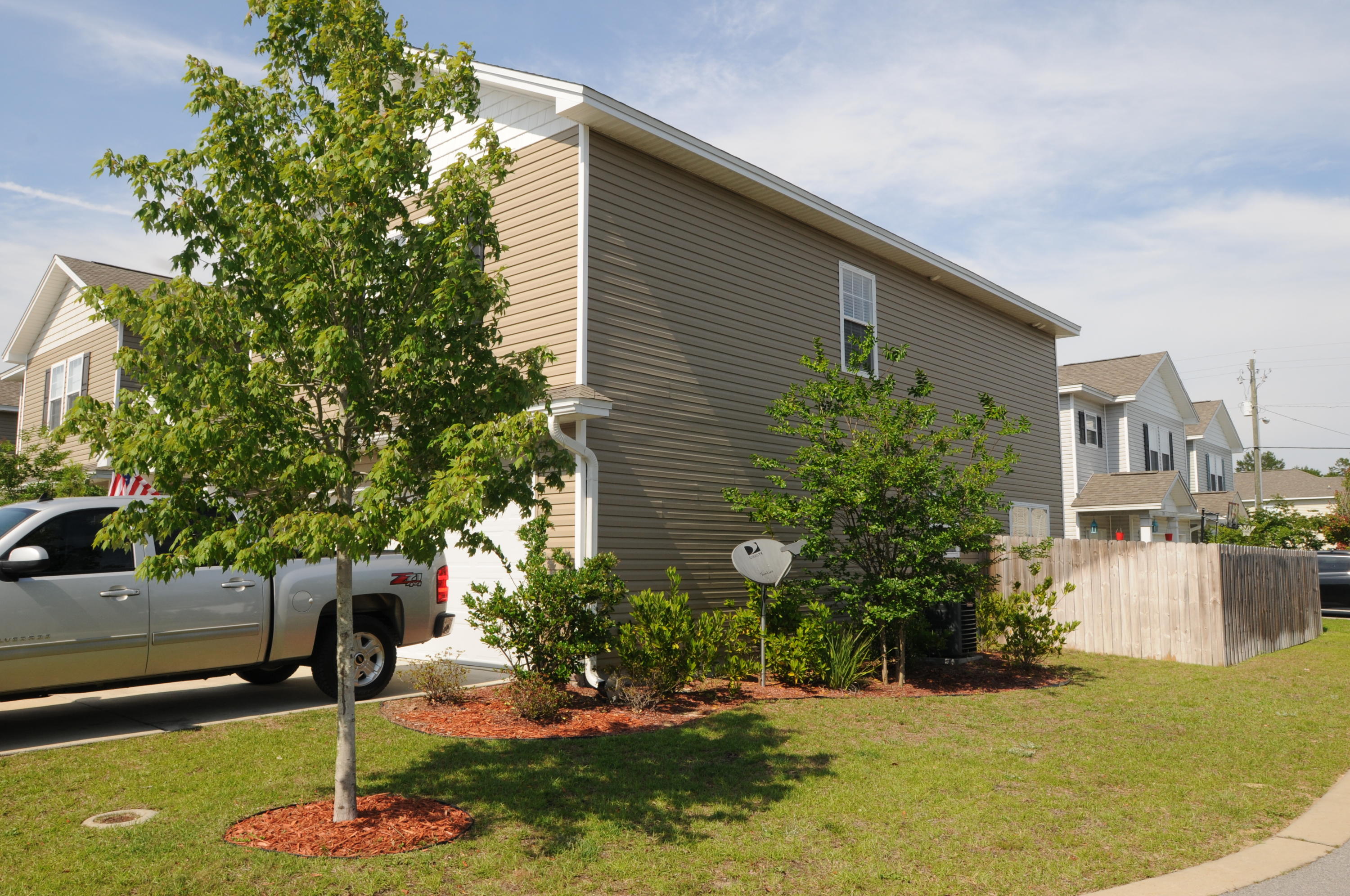 REDWOOD VILLAGE - Residential Lease