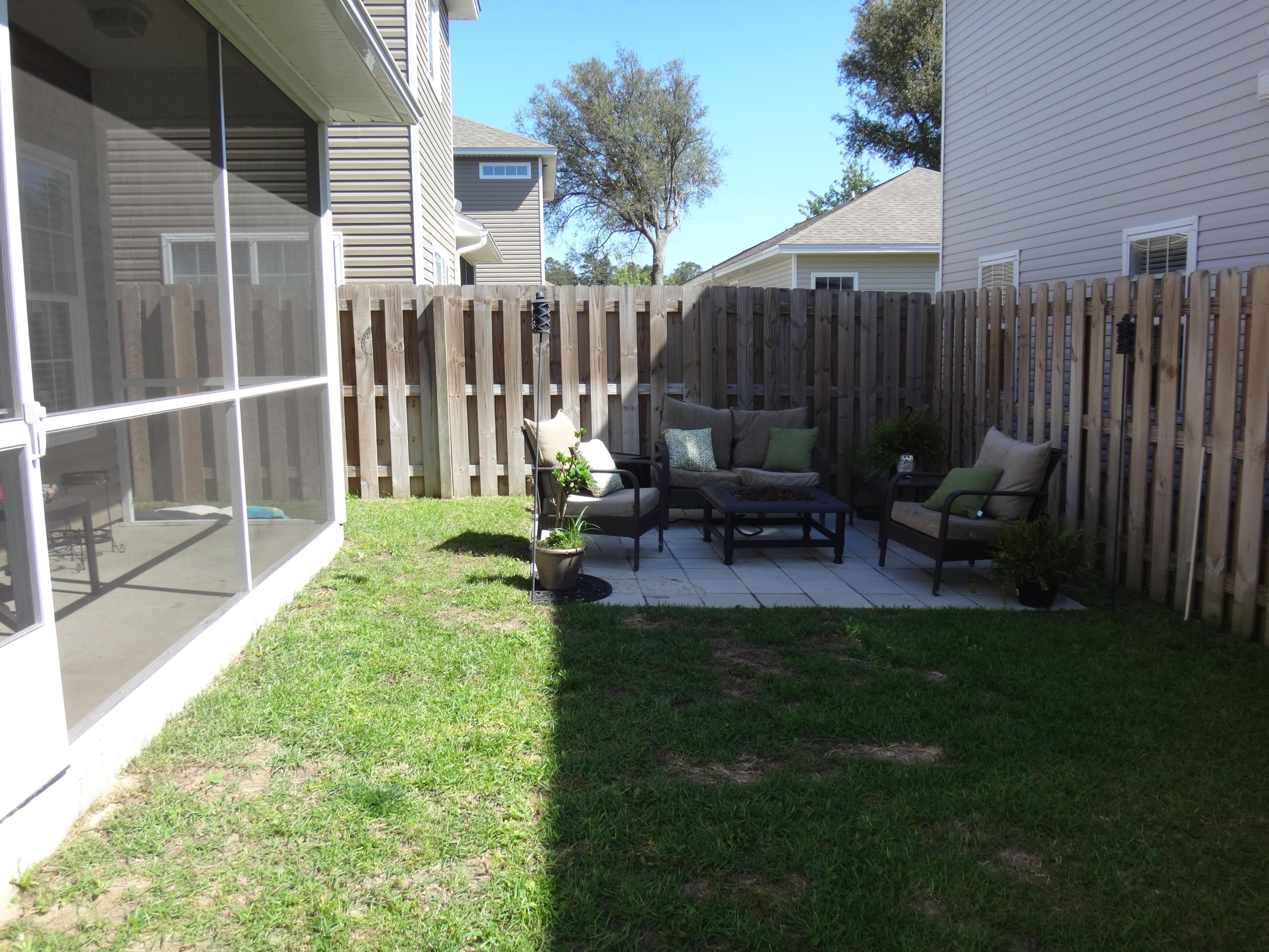 REDWOOD VILLAGE - Residential Lease