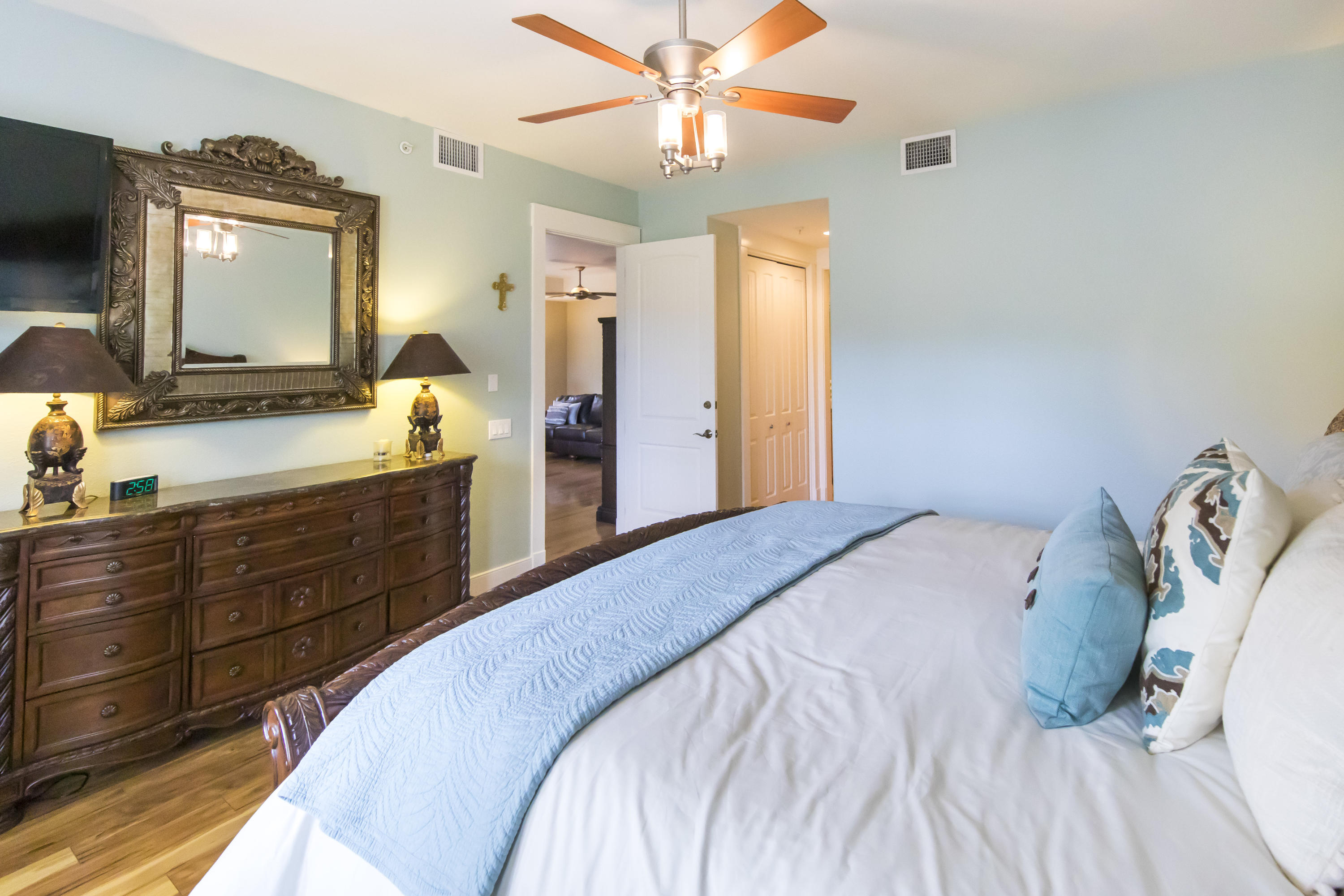 WILD HERON - CLUBSIDE II - Residential