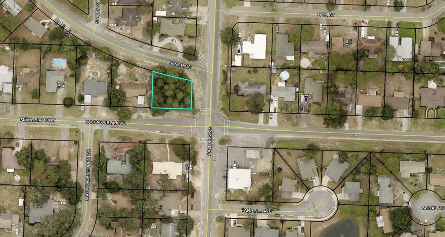 Great, flat lot, centrally located in Niceville off Palm Blvd.