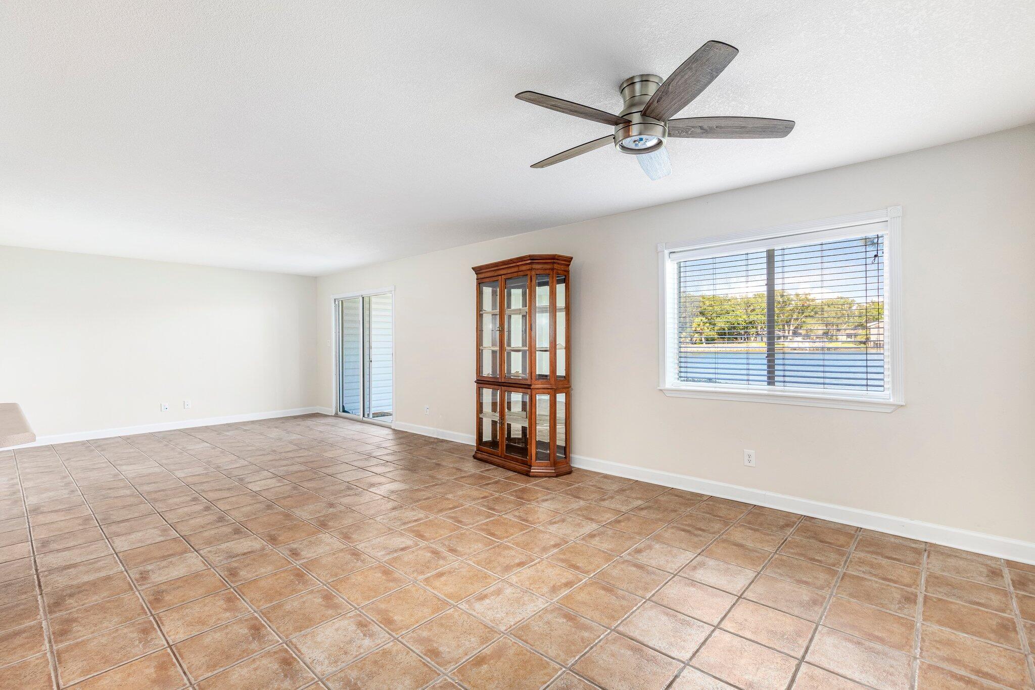 FINISTERRA CONDO - Residential