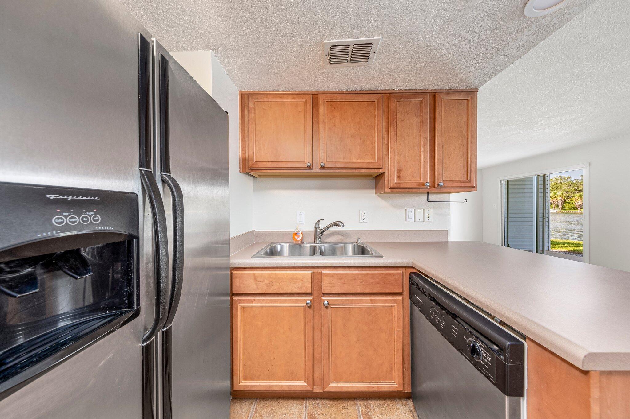 FINISTERRA CONDO - Residential