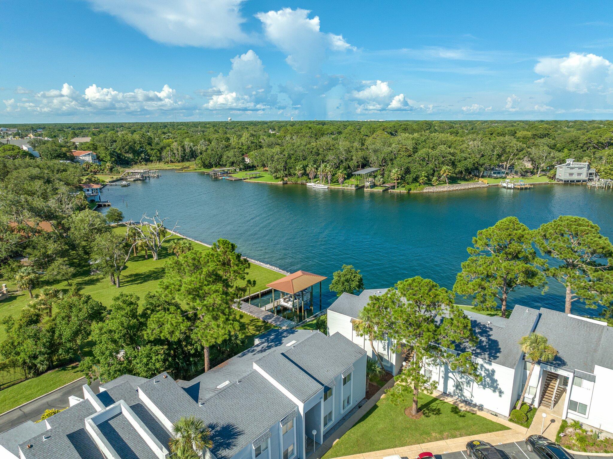 FINISTERRA CONDO - Residential