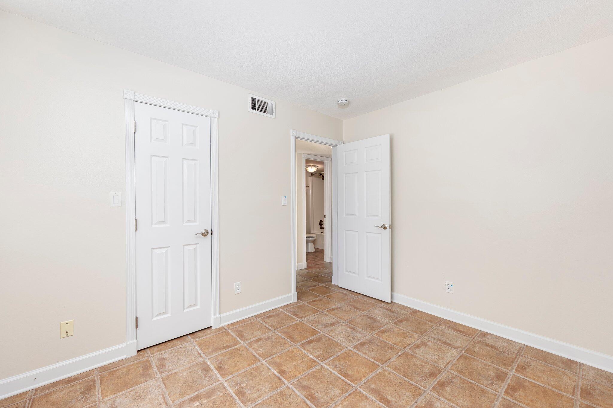 FINISTERRA CONDO - Residential