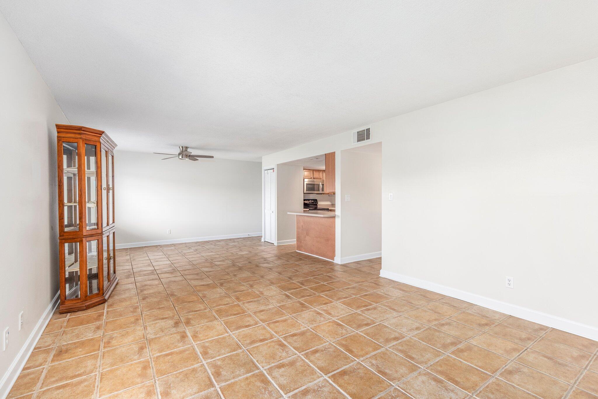 FINISTERRA CONDO - Residential