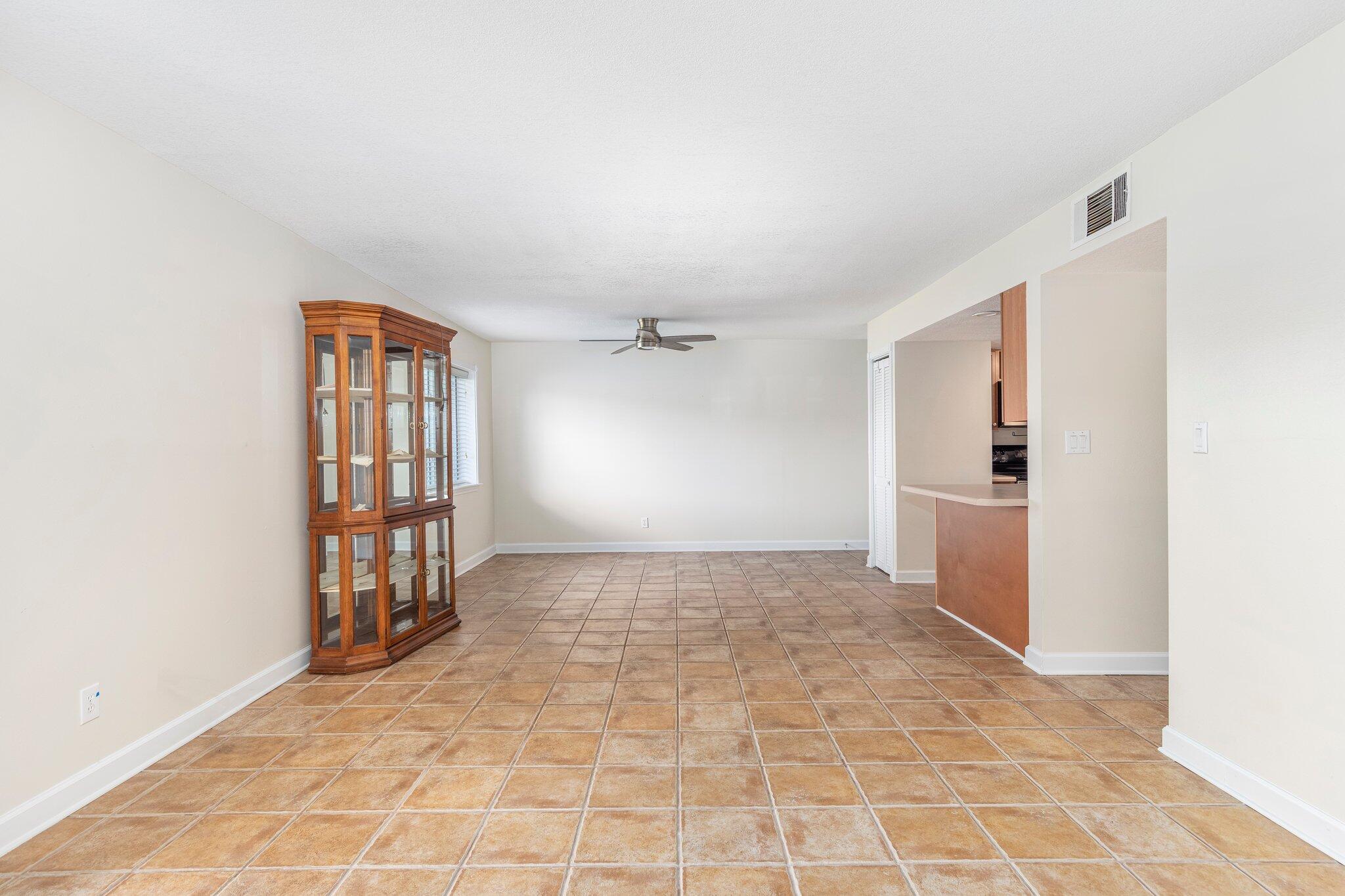 FINISTERRA CONDO - Residential