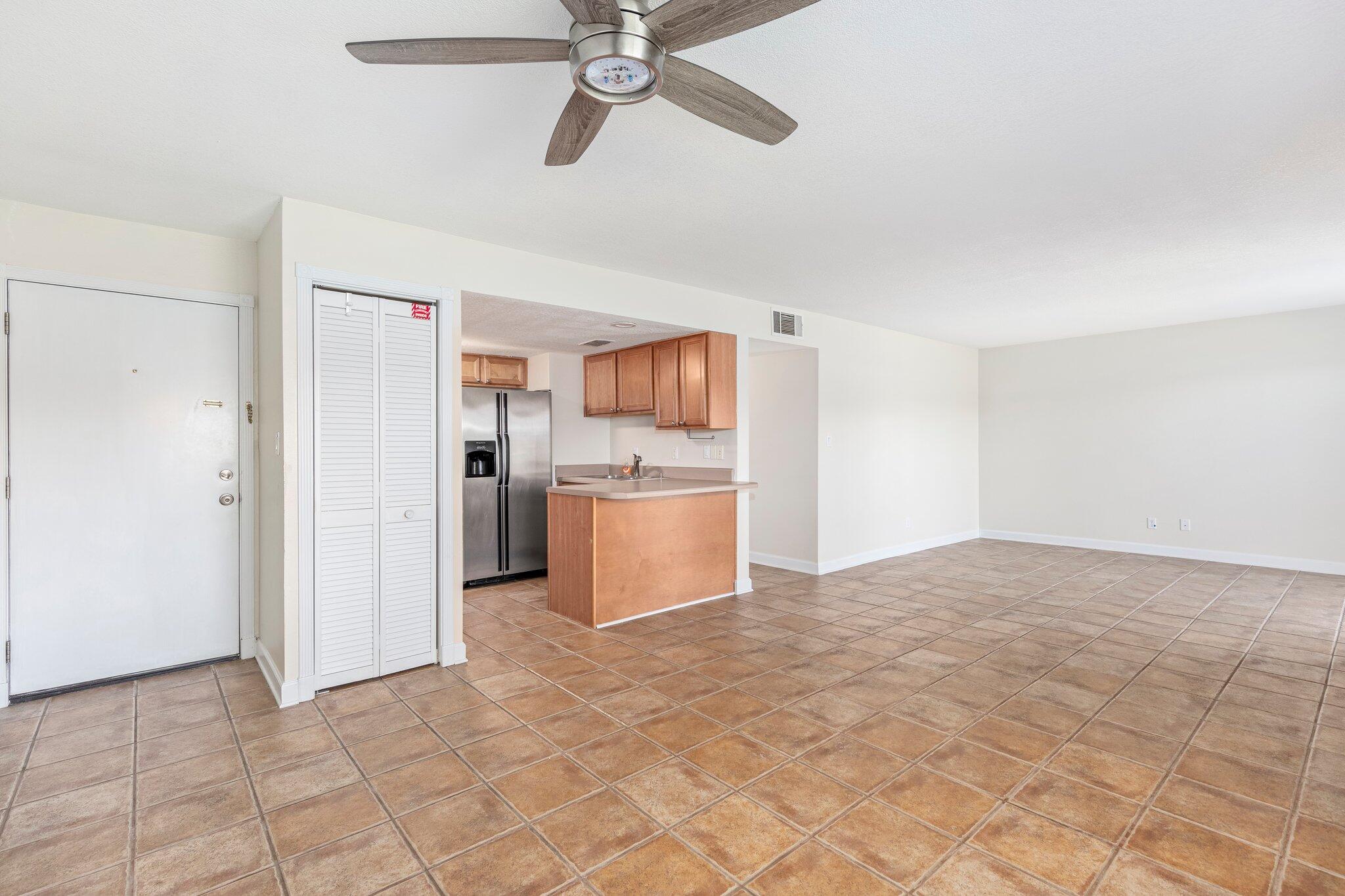 FINISTERRA CONDO - Residential