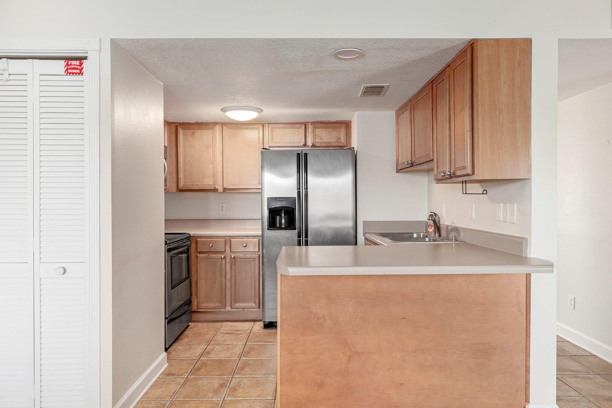 FINISTERRA CONDO - Residential