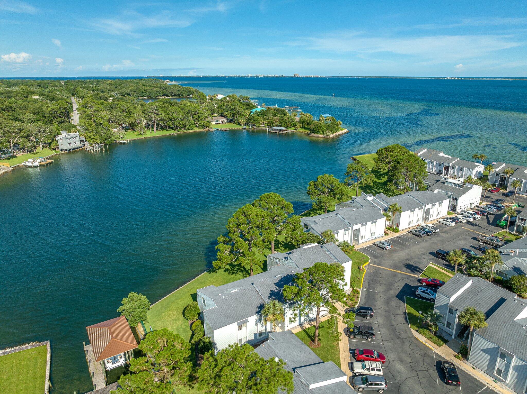 FINISTERRA CONDO - Residential