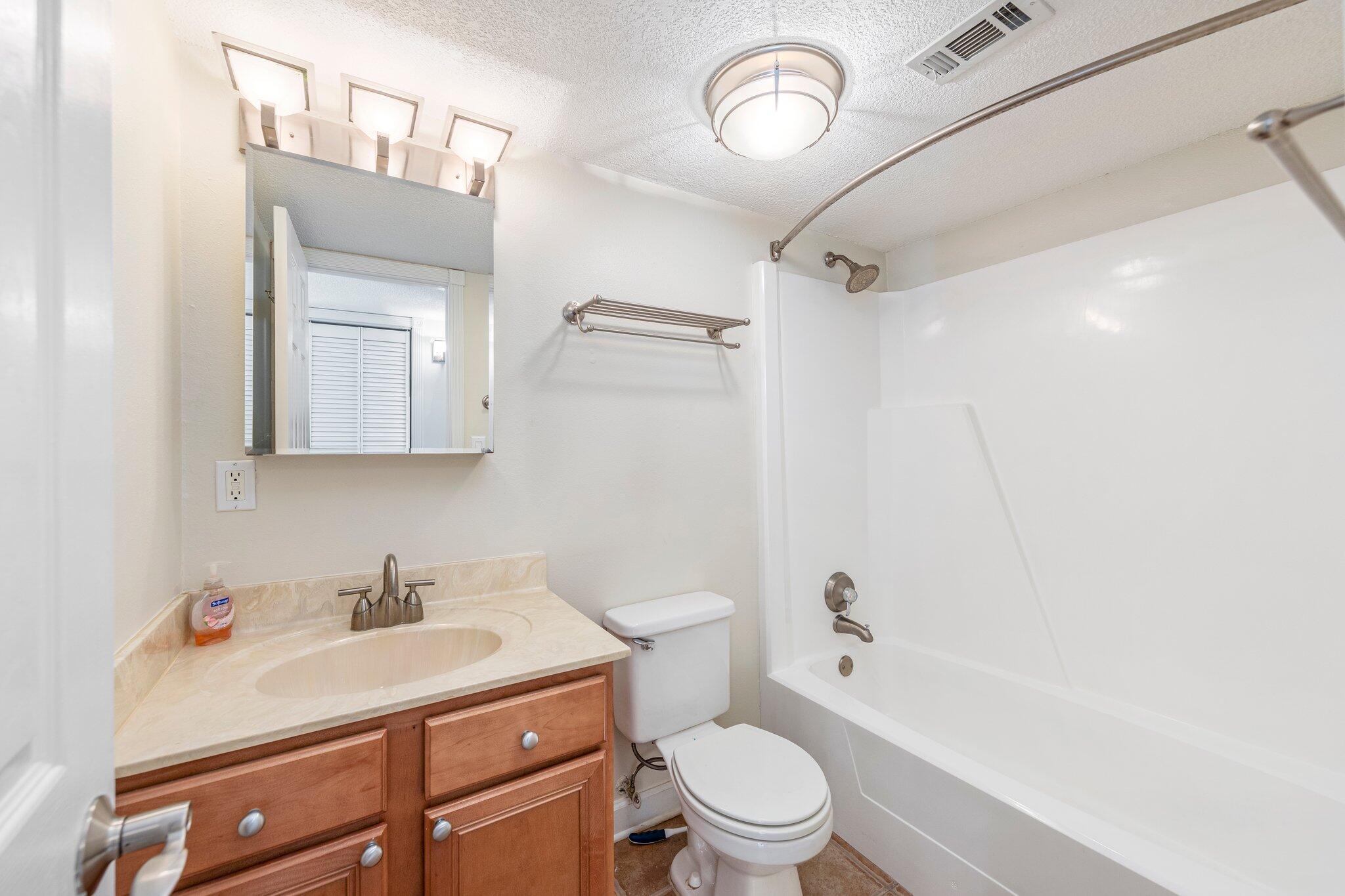 FINISTERRA CONDO - Residential