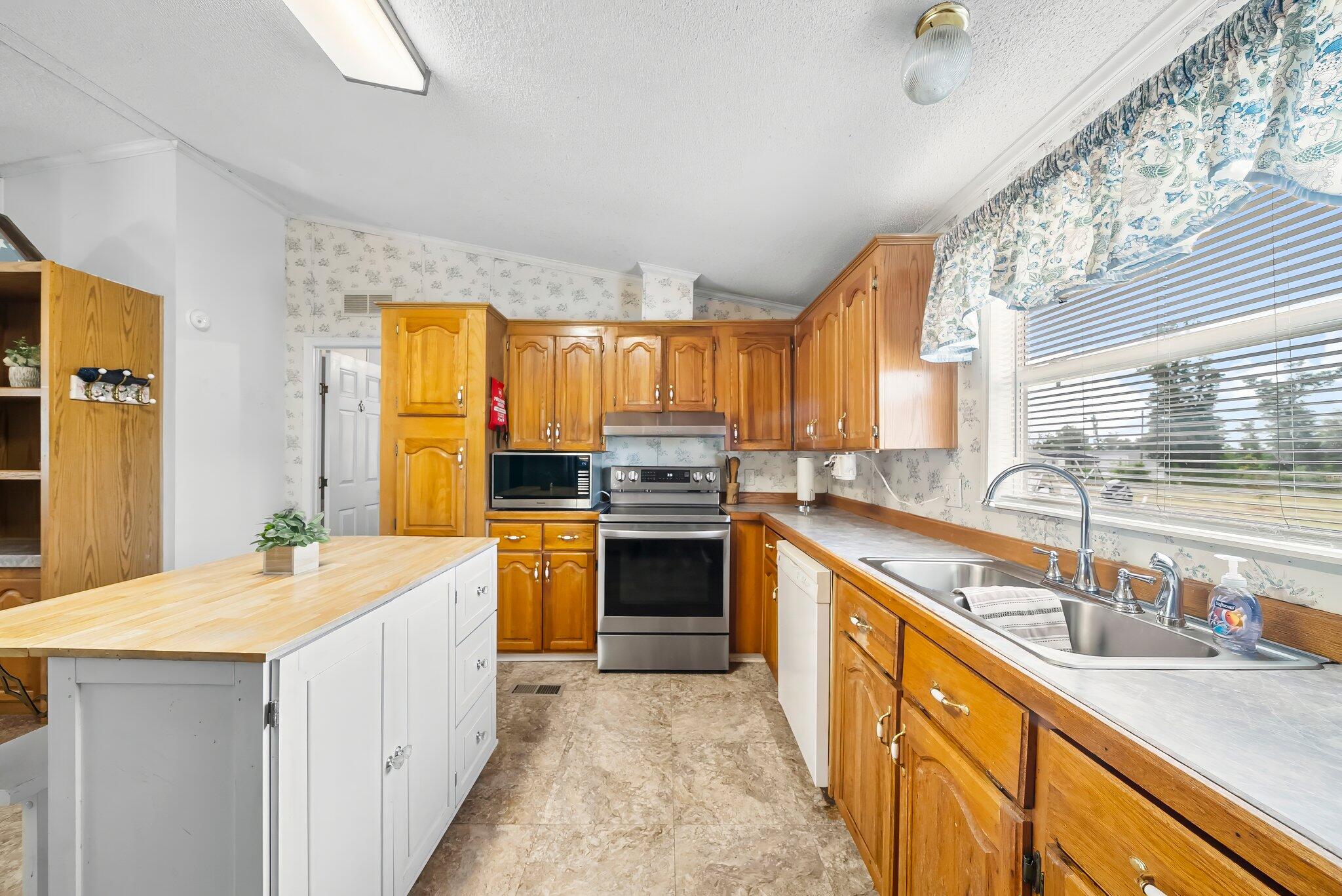 SPRING HILL ESTATES - Residential