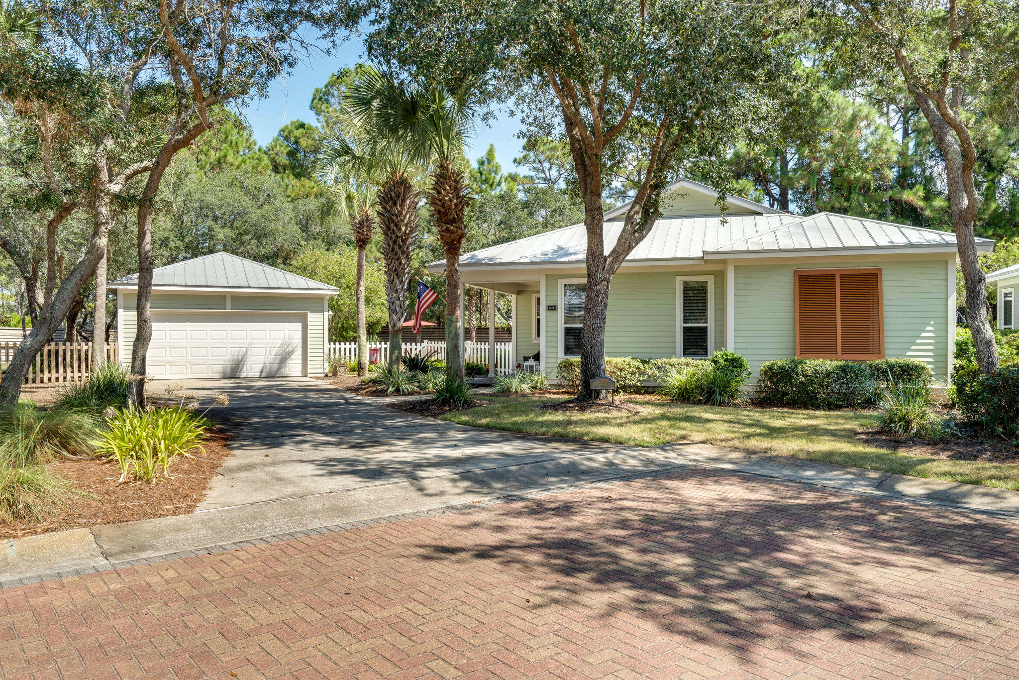 CRYSTAL LAKE - Residential