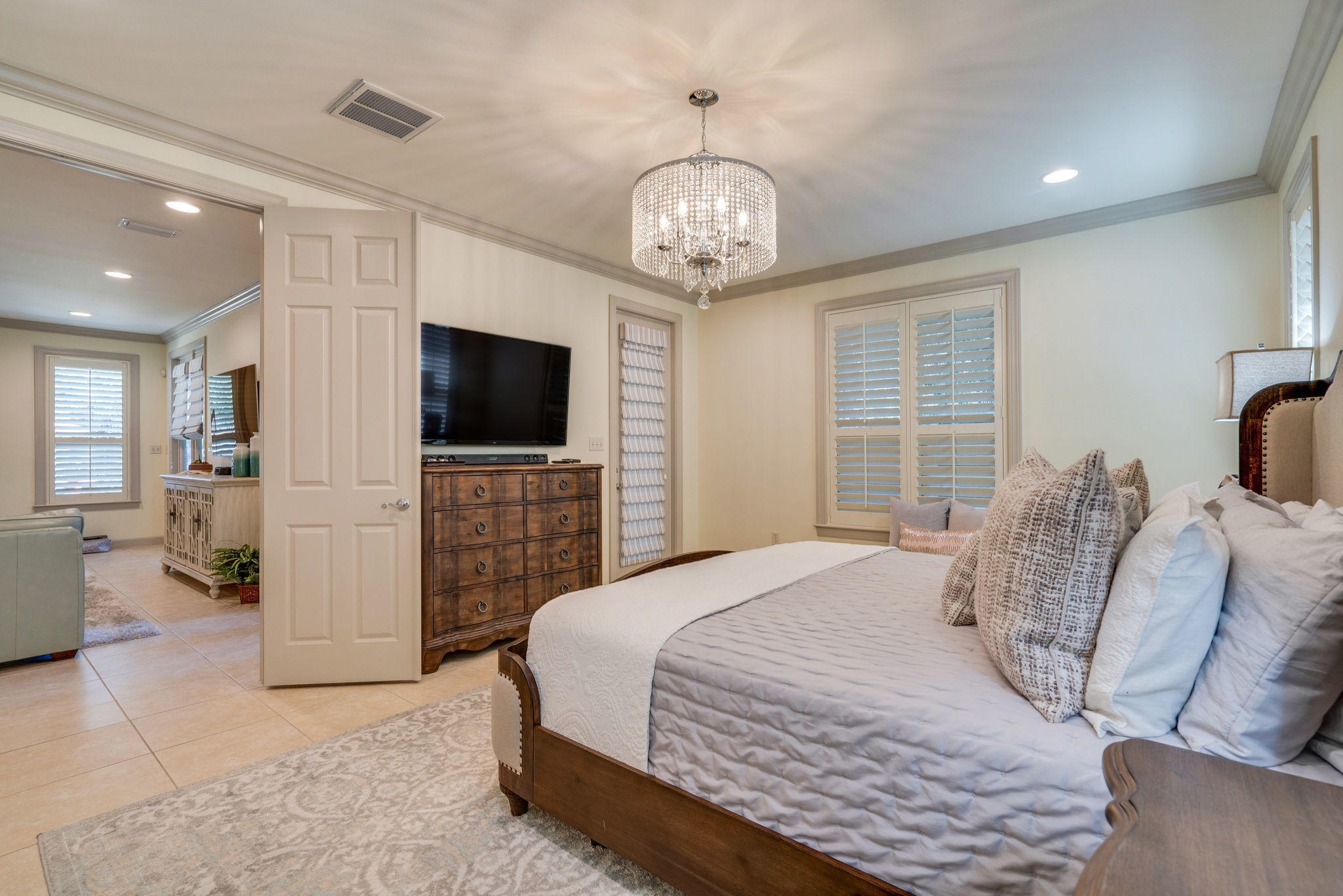 CRYSTAL LAKE - Residential