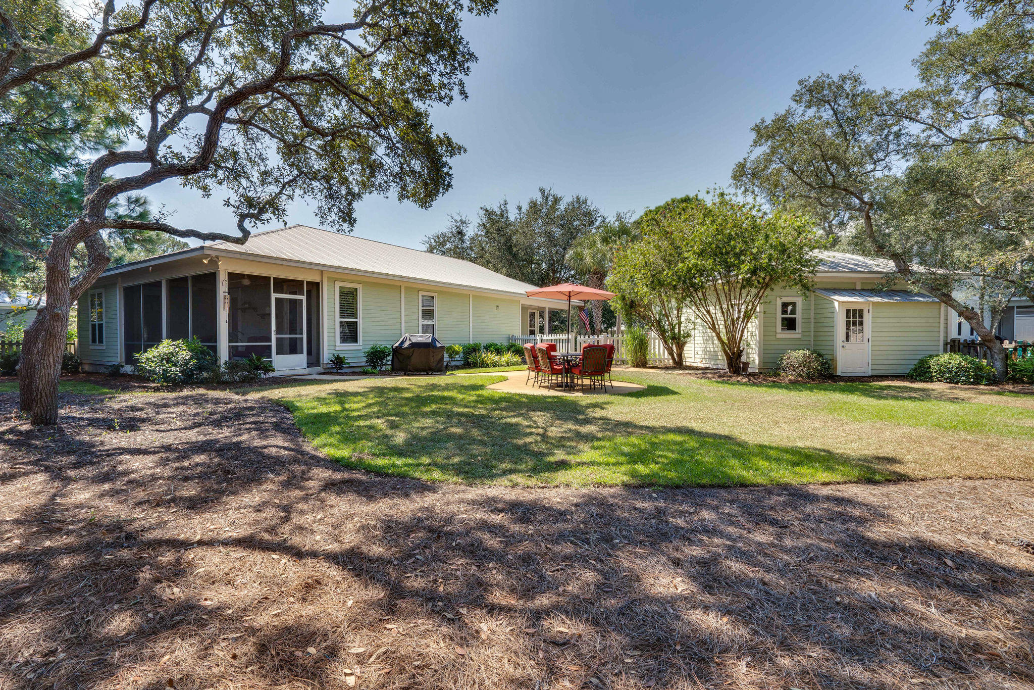 CRYSTAL LAKE - Residential