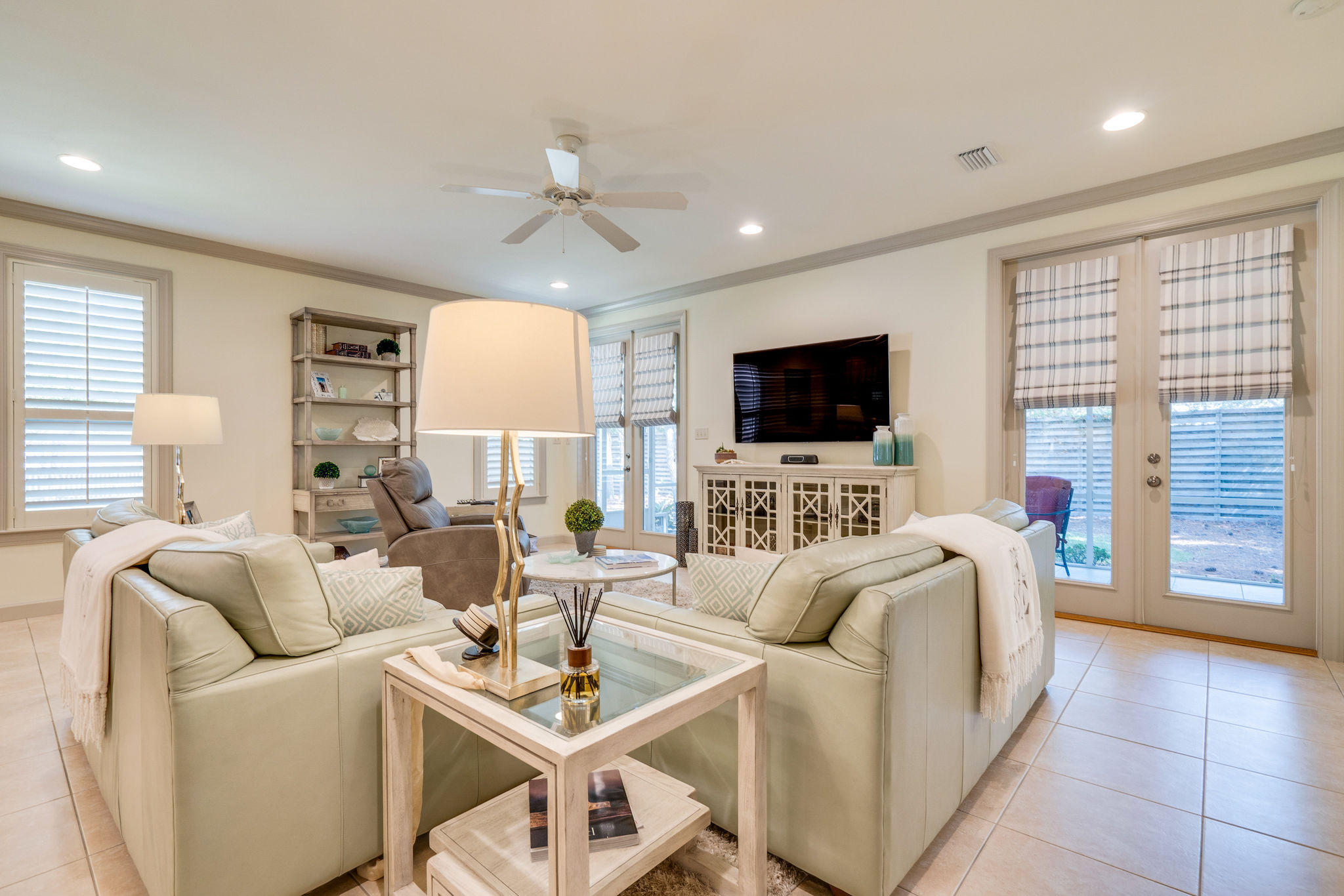 CRYSTAL LAKE - Residential