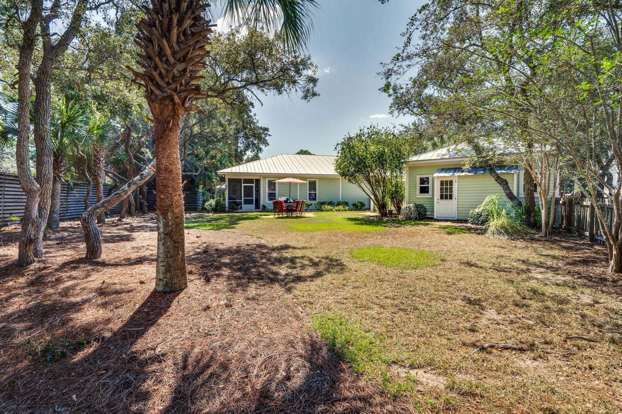 CRYSTAL LAKE - Residential