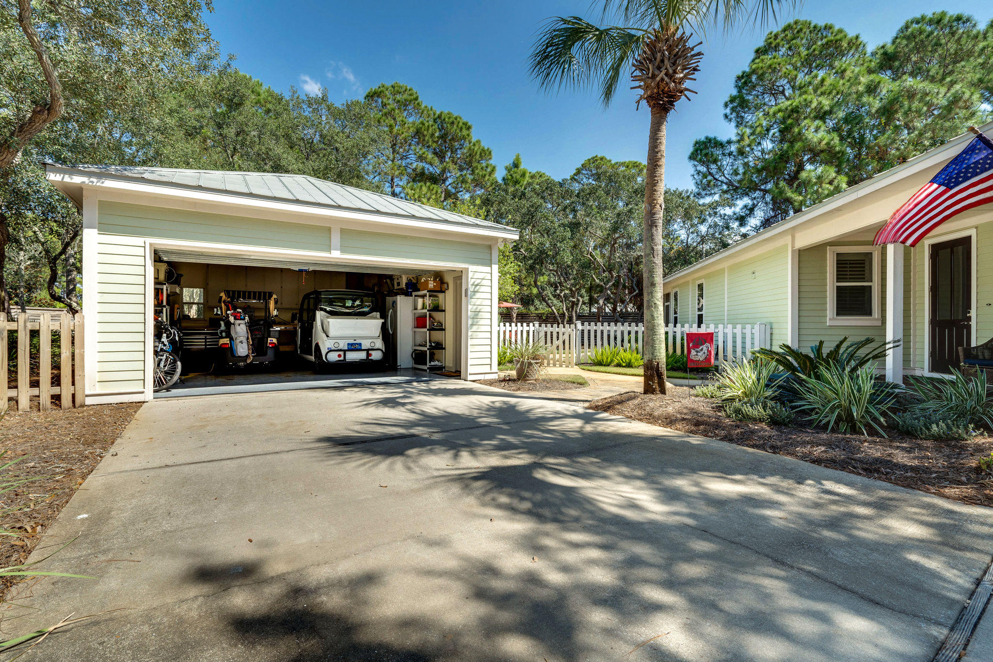 CRYSTAL LAKE - Residential