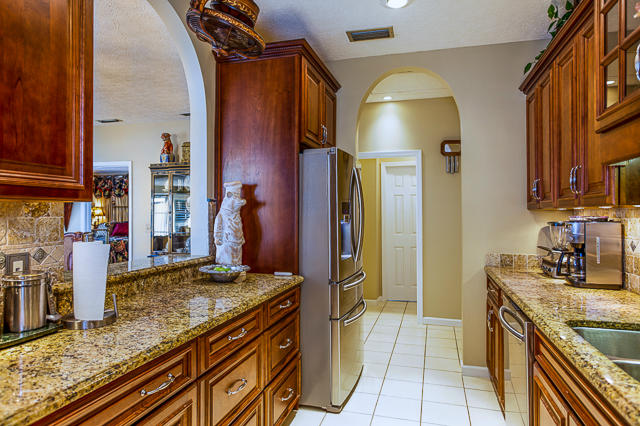 BAHAMA BEACH - Residential