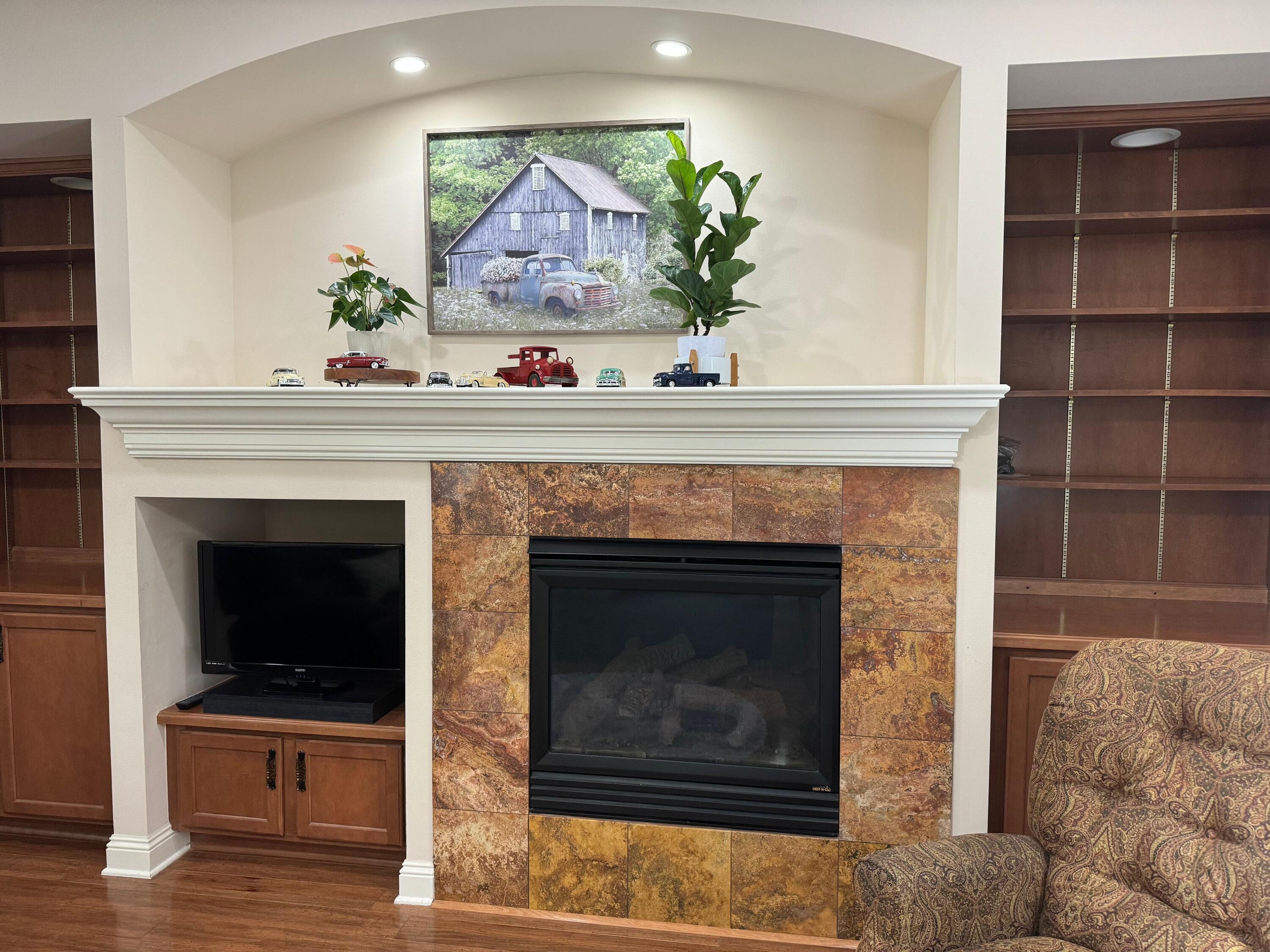 LAKE HOLLEY ESTATES - Residential