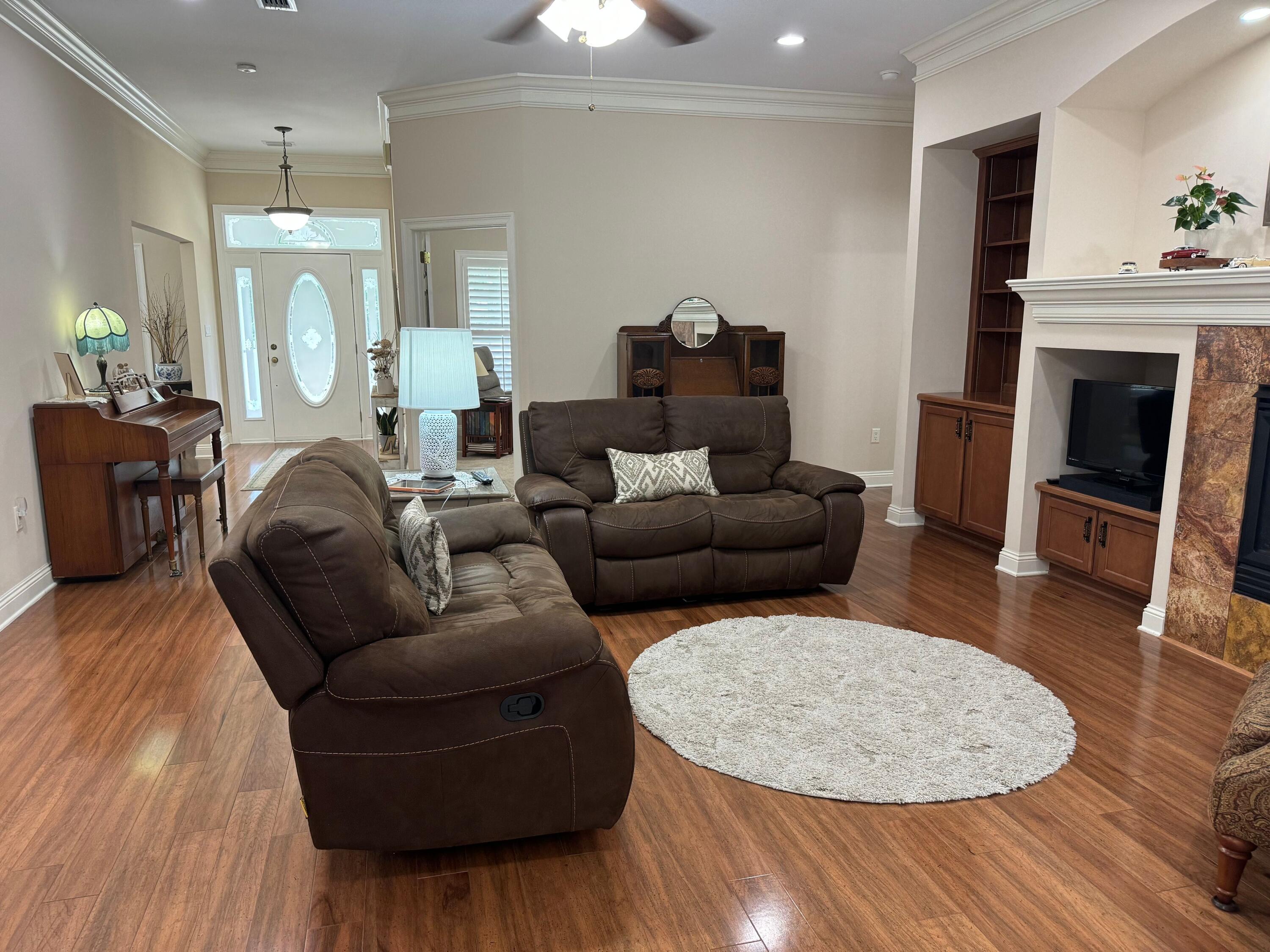 LAKE HOLLEY ESTATES - Residential