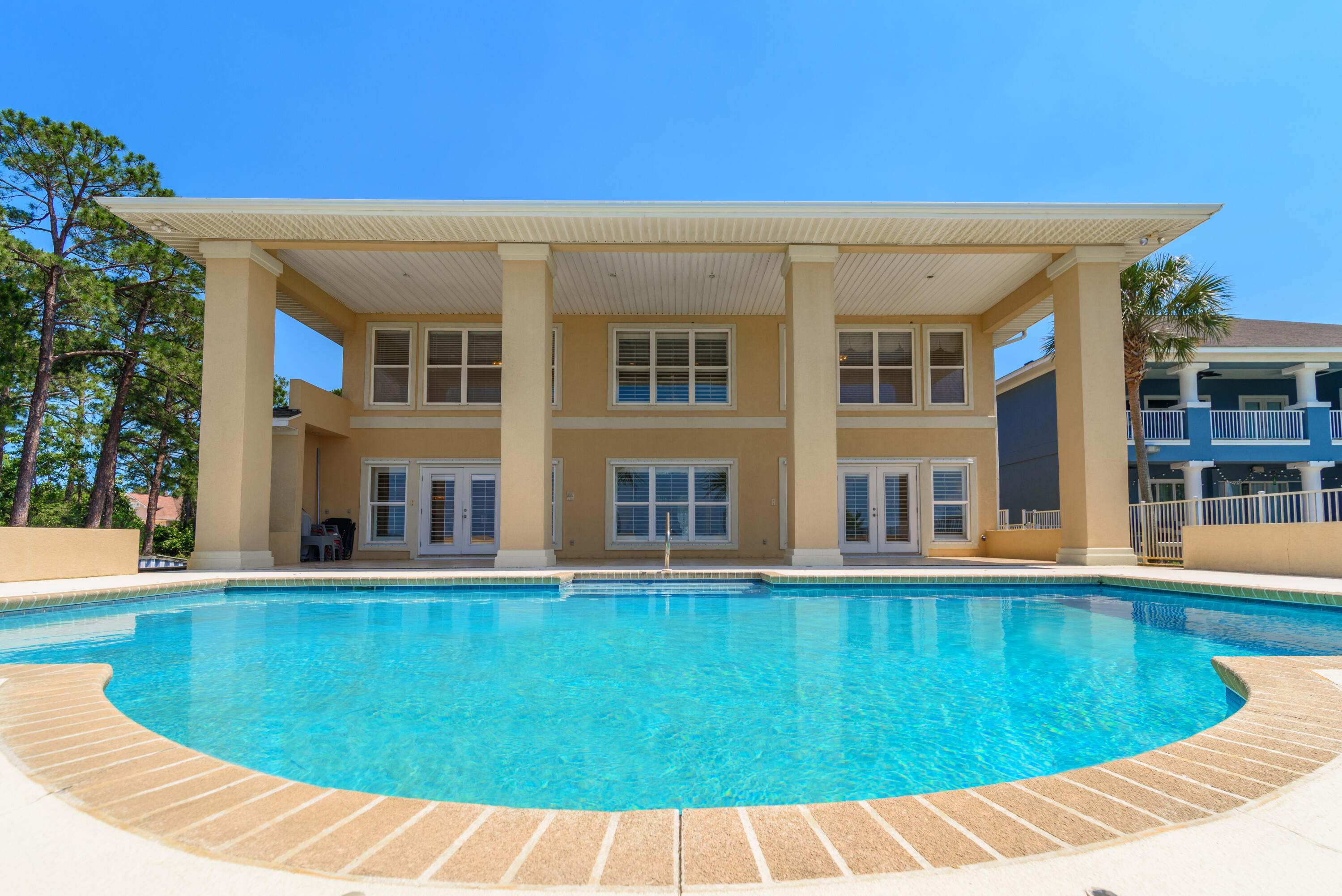 WHISPER BAY - Residential