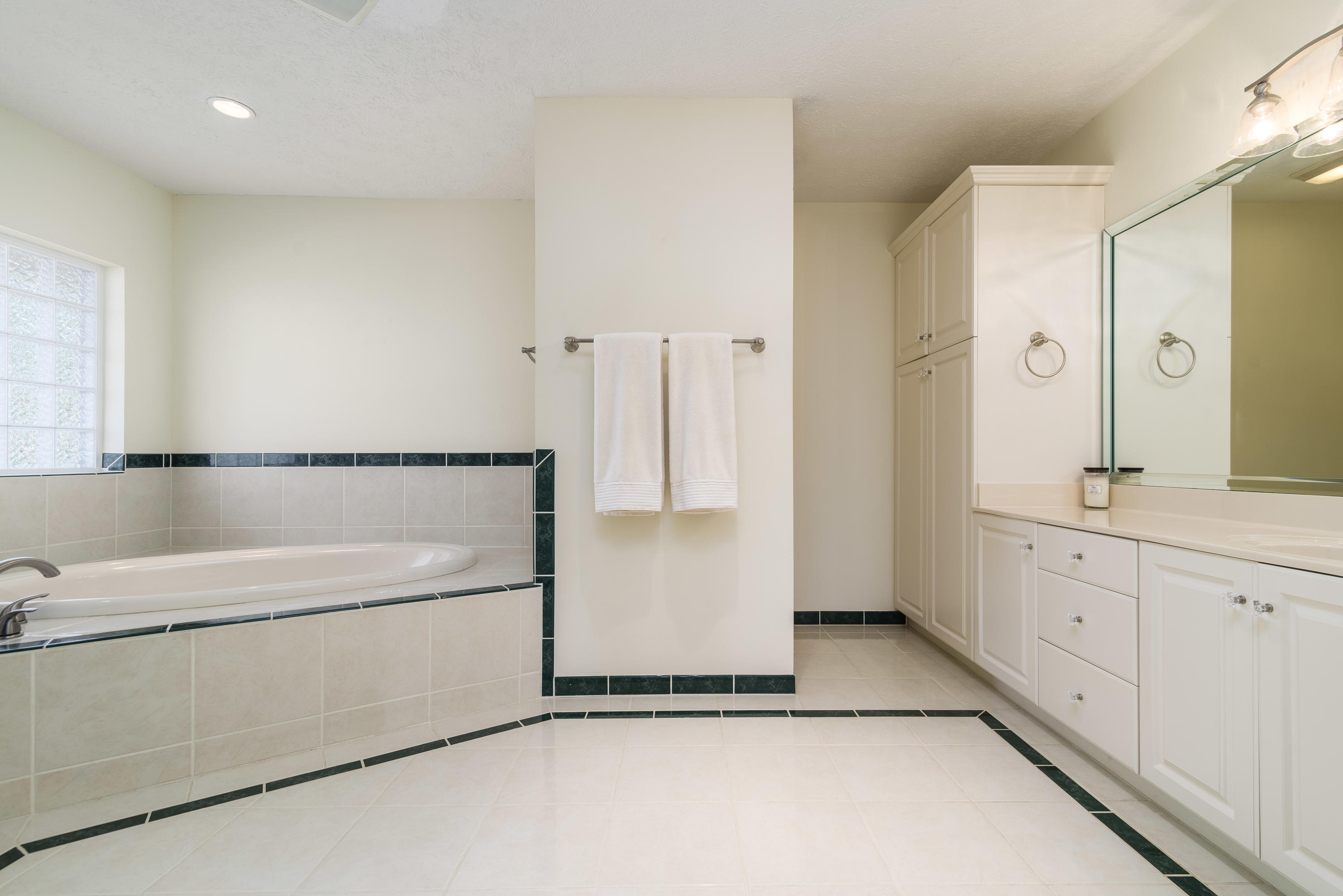 WHISPER BAY - Residential