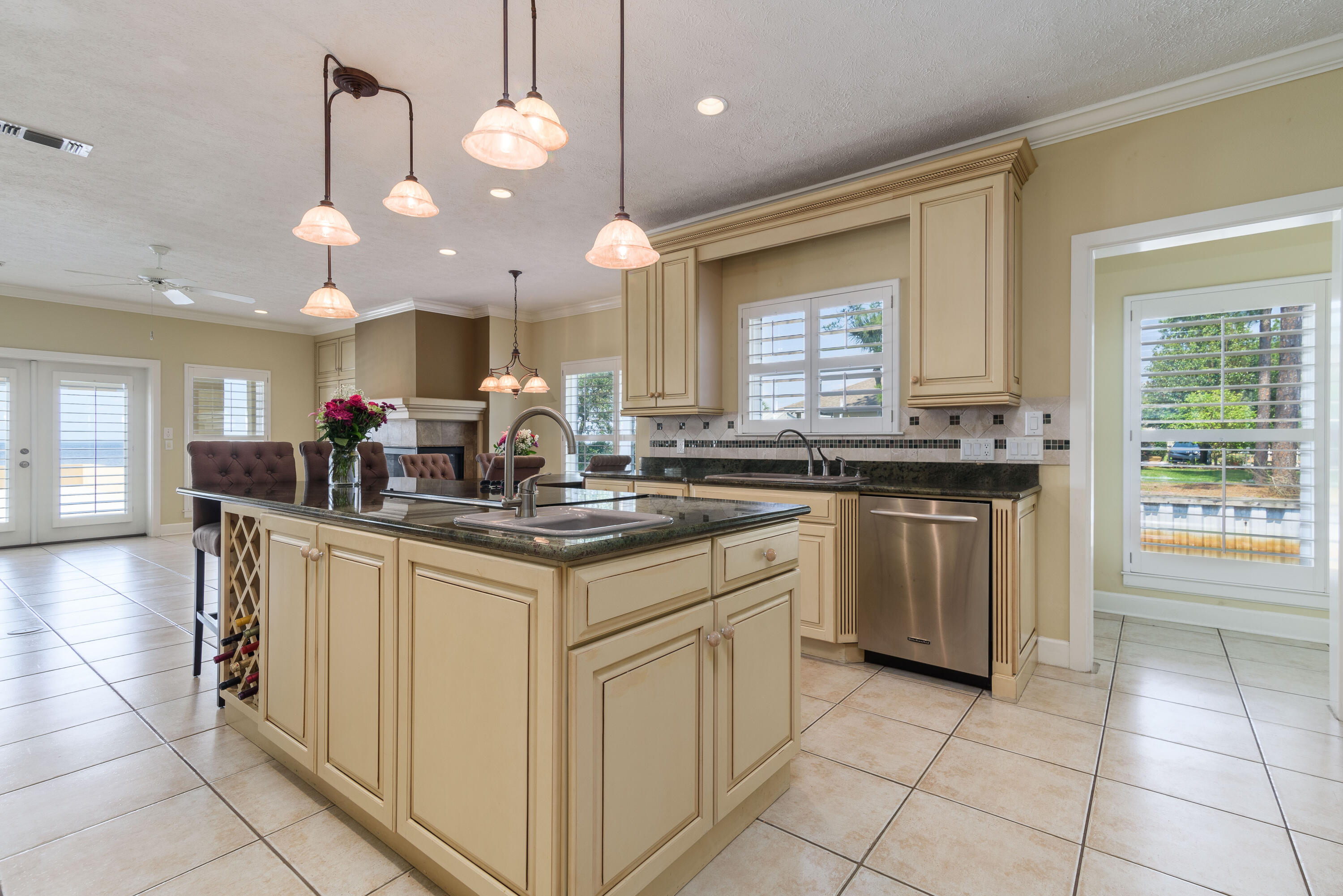 WHISPER BAY - Residential