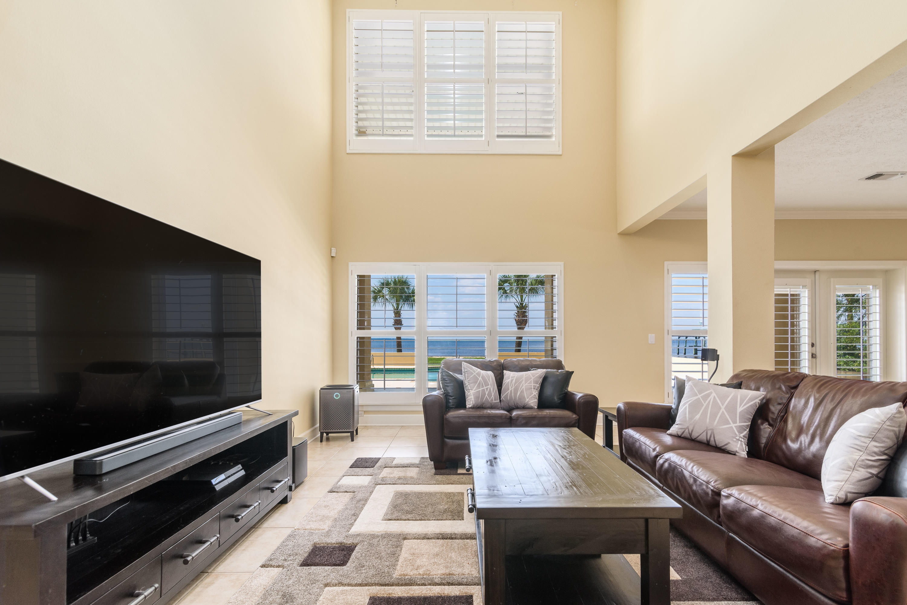 WHISPER BAY - Residential