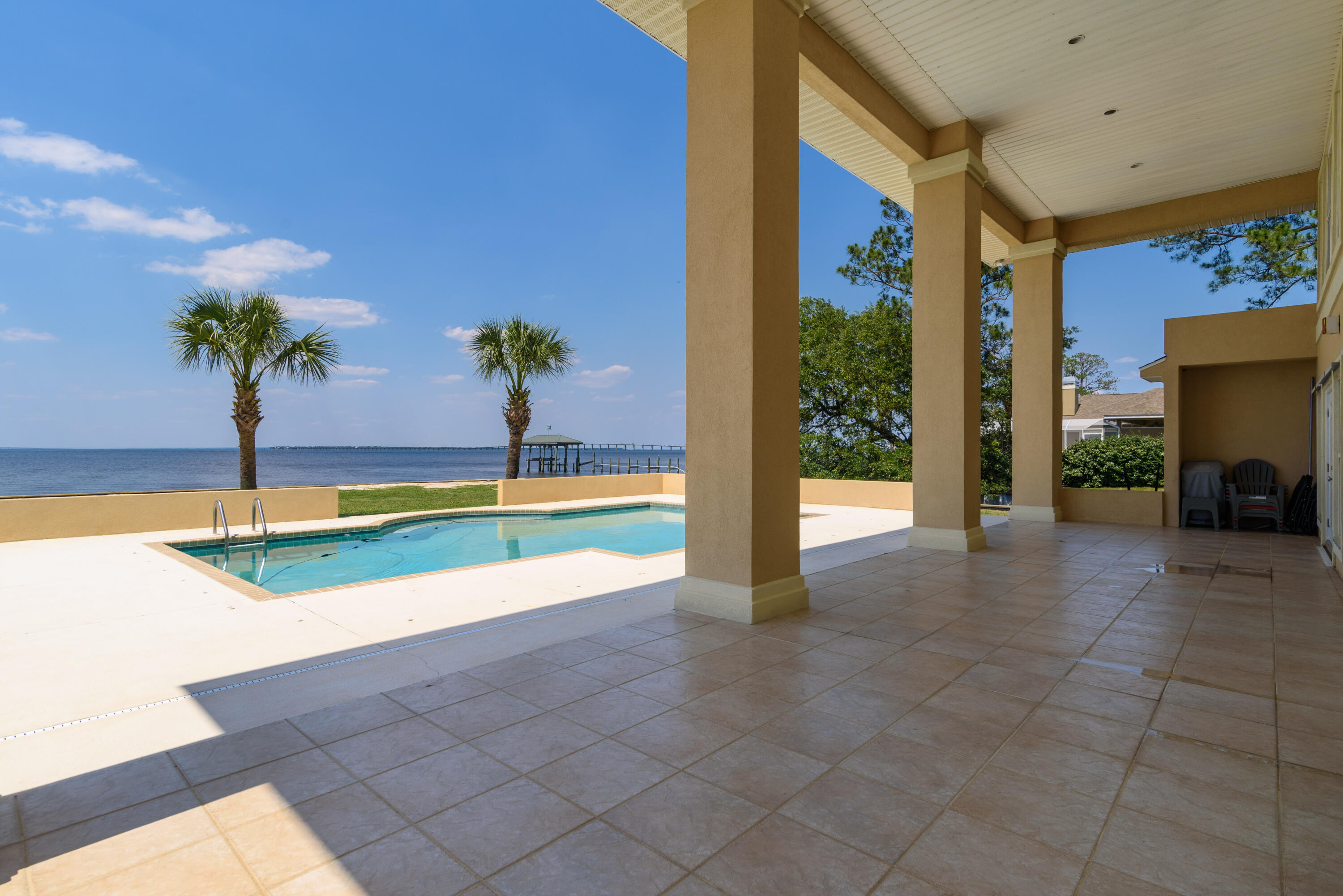 WHISPER BAY - Residential