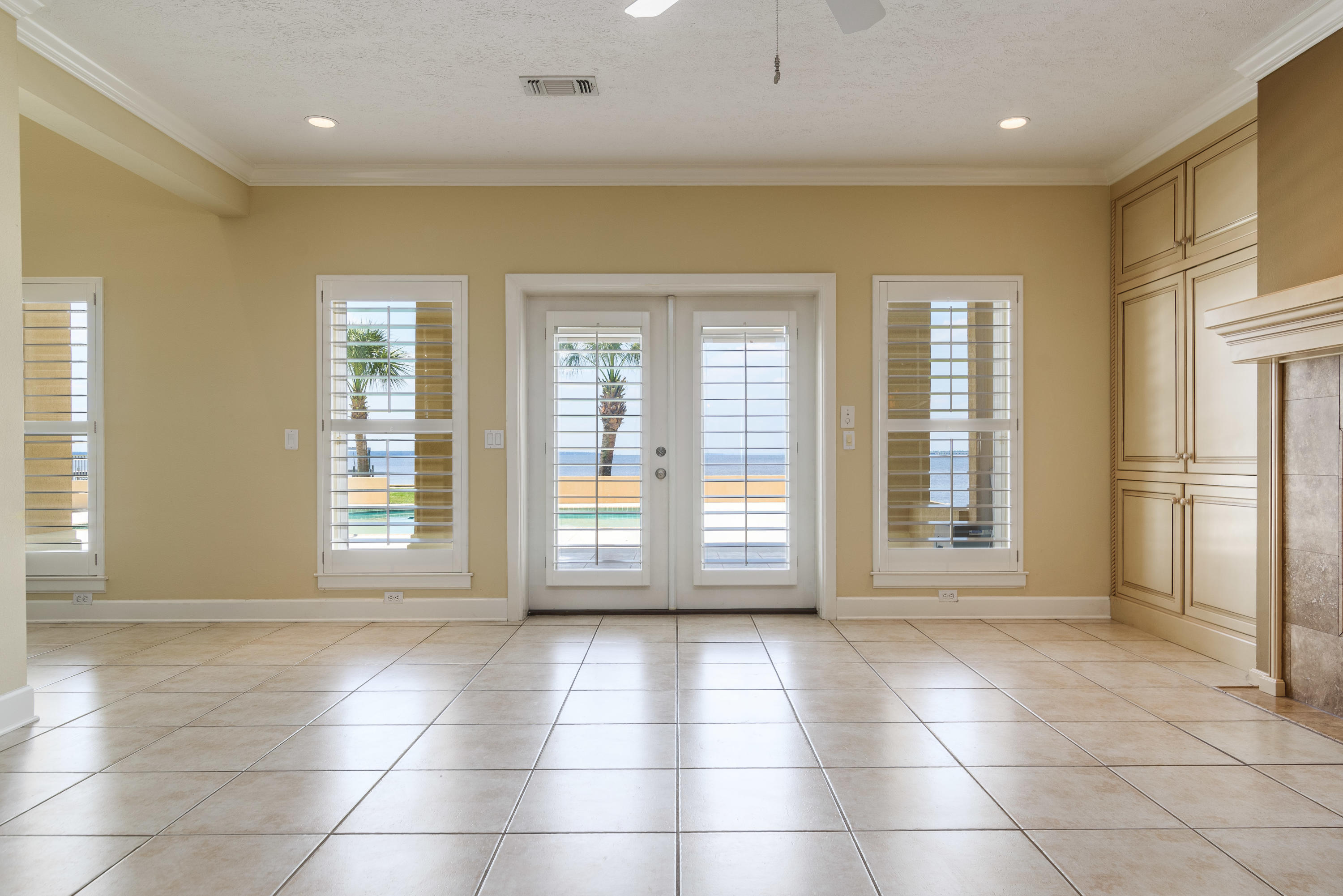 WHISPER BAY - Residential