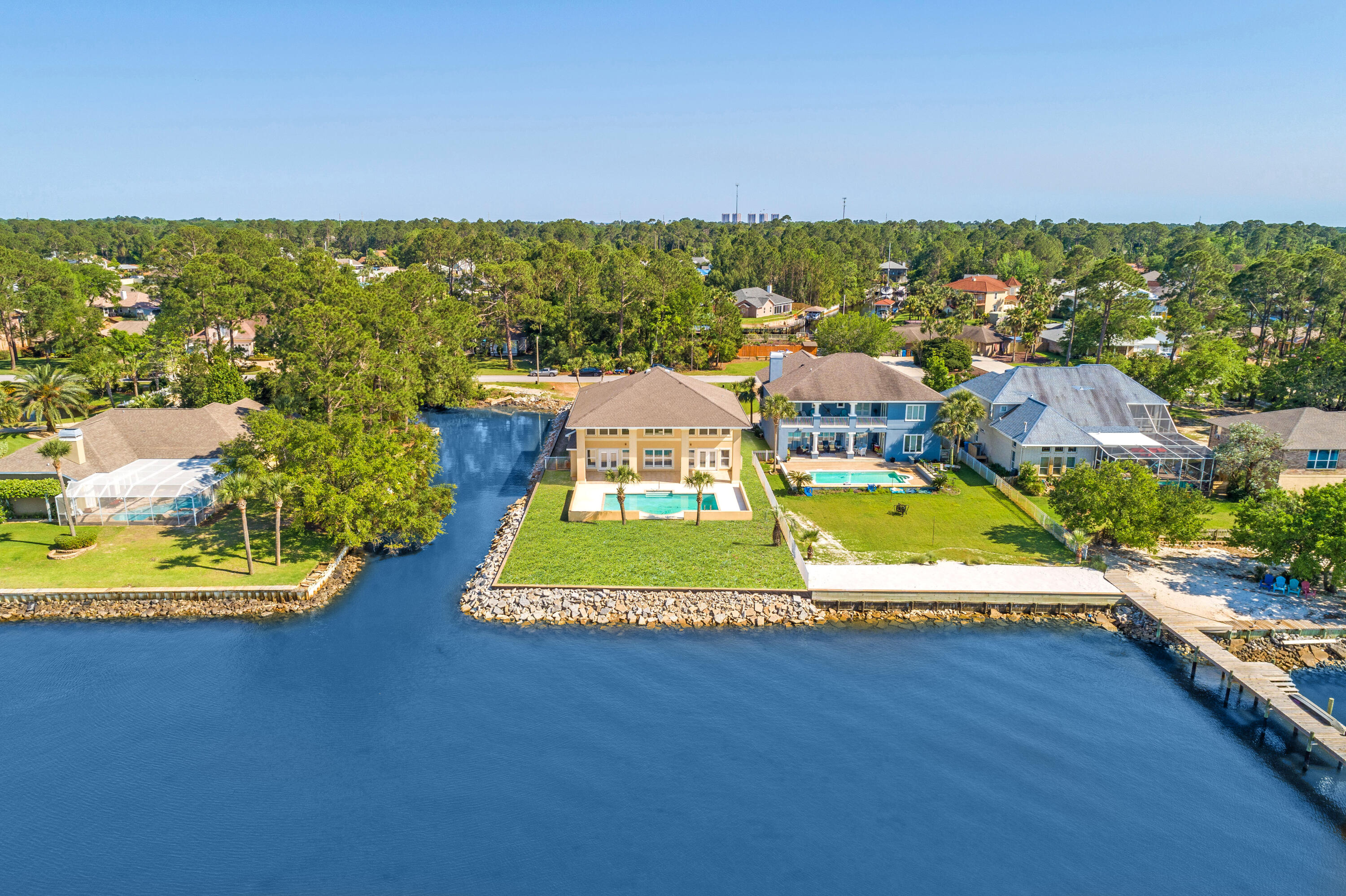 WHISPER BAY - Residential