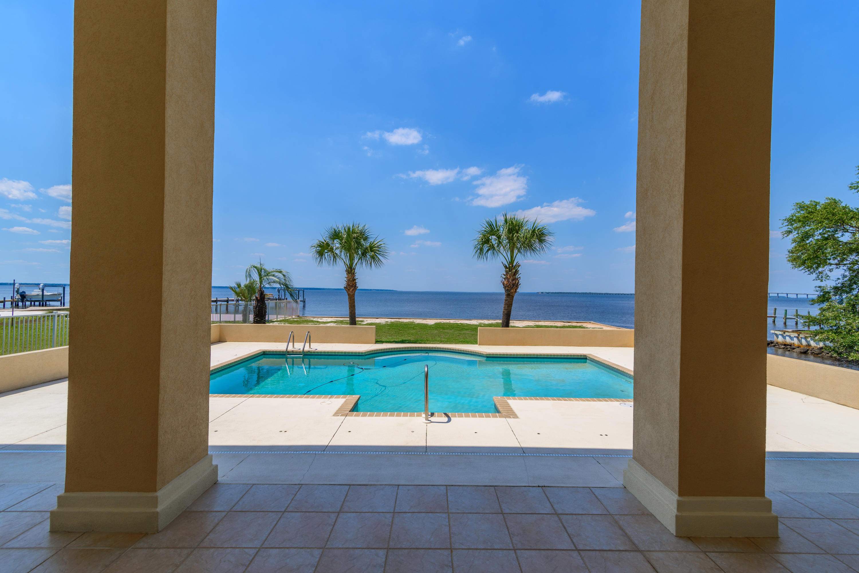 WHISPER BAY - Residential