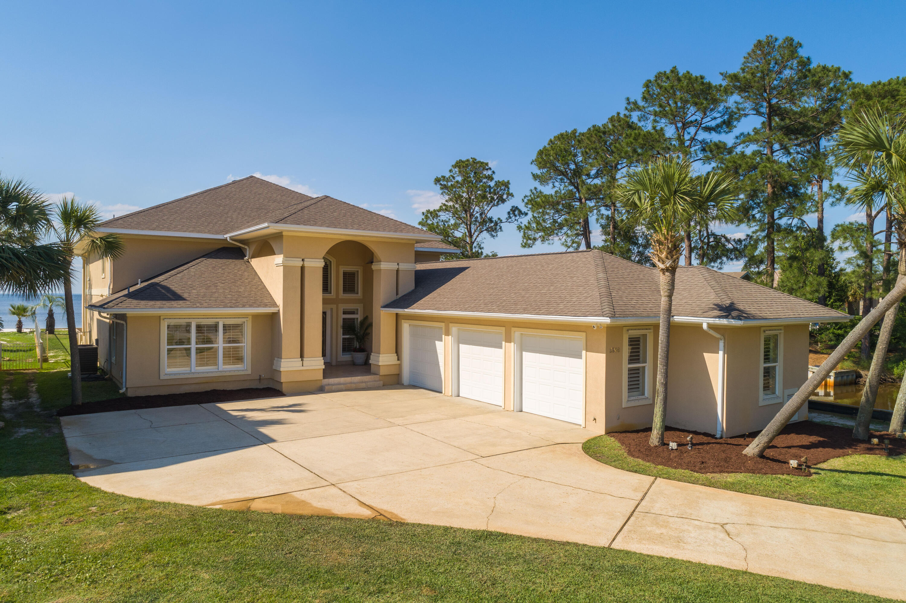 WHISPER BAY - Residential