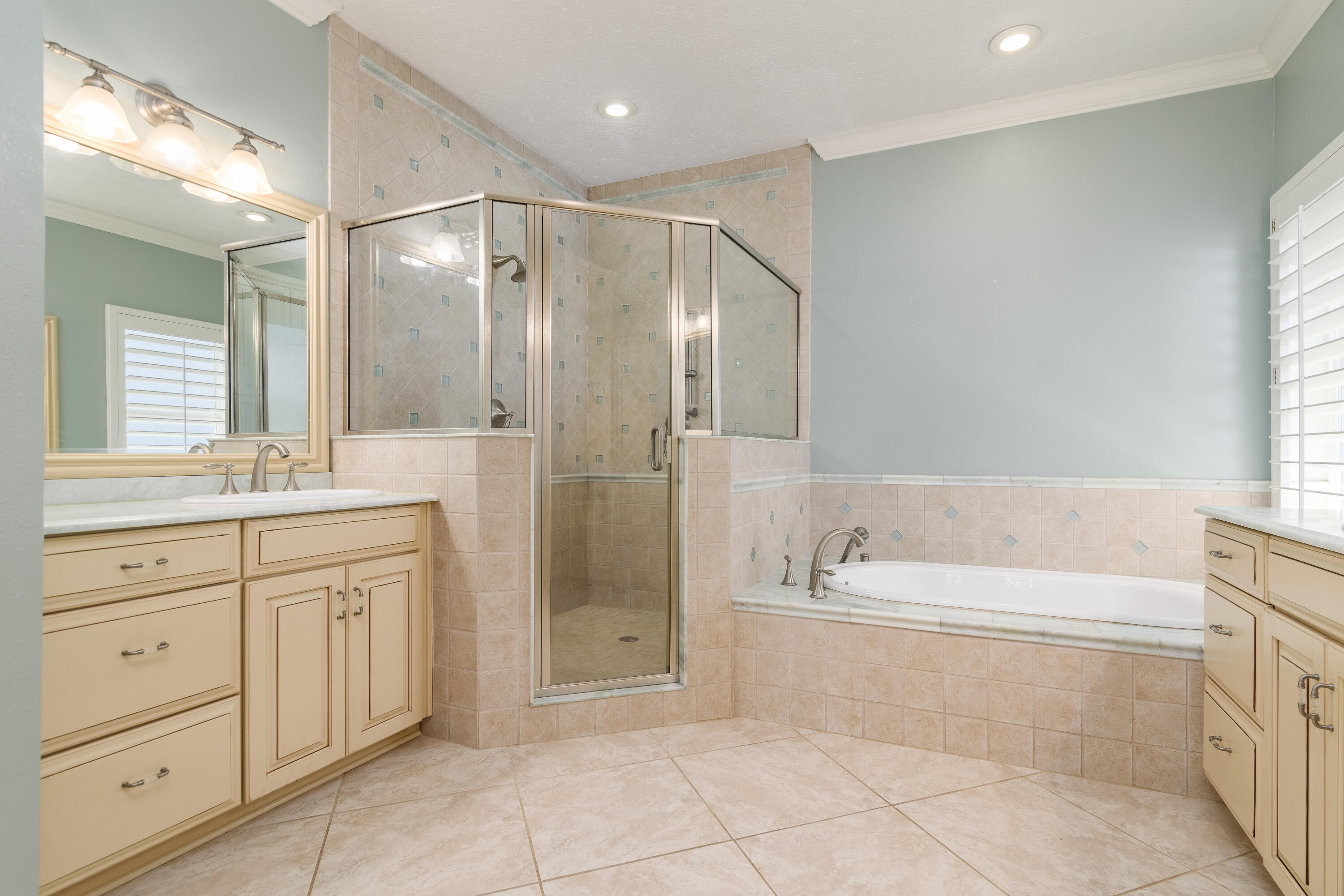 WHISPER BAY - Residential