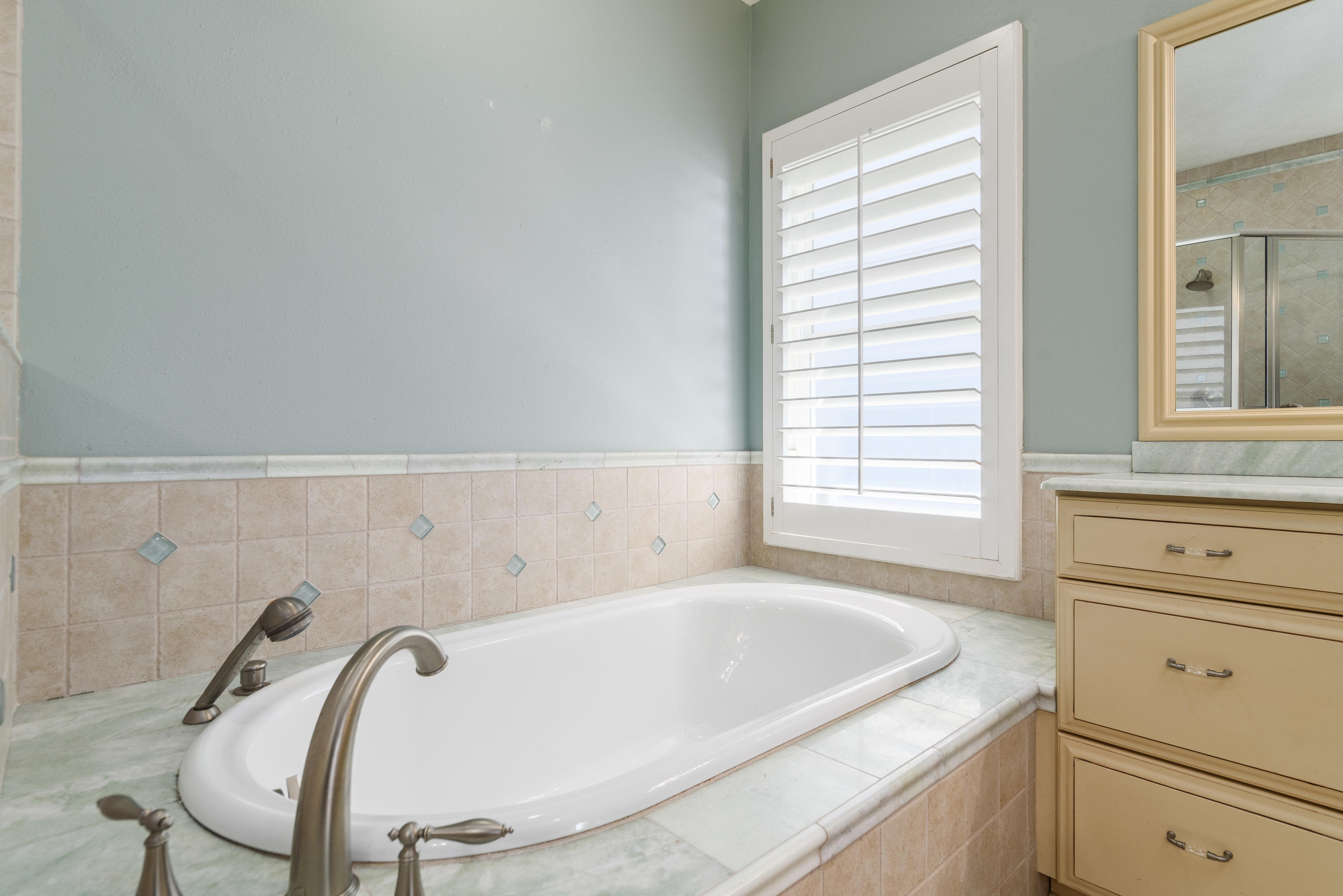 WHISPER BAY - Residential