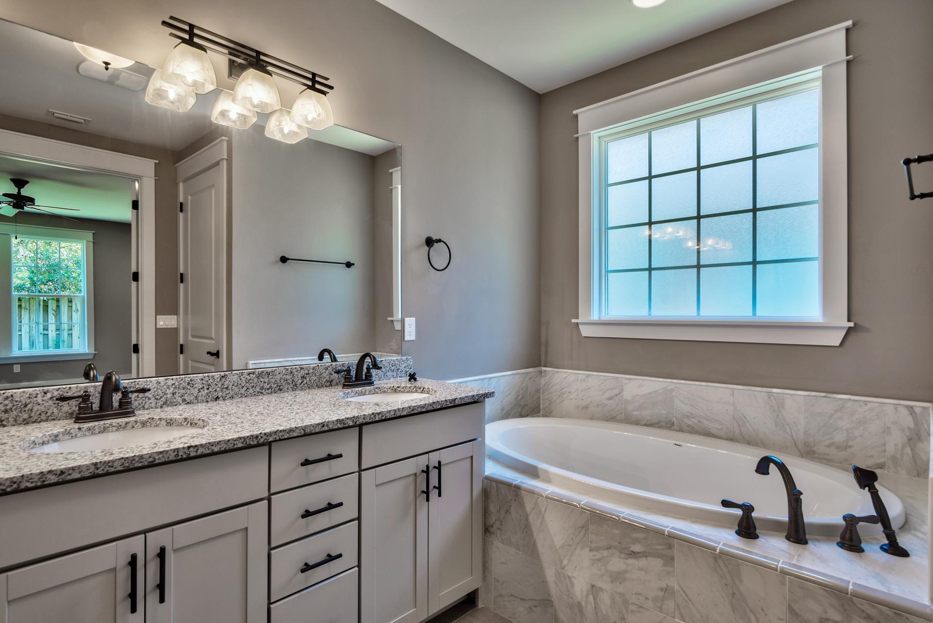 DIAMOND LAKES - Residential