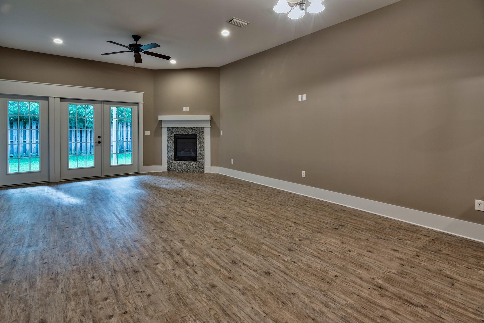 DIAMOND LAKES - Residential